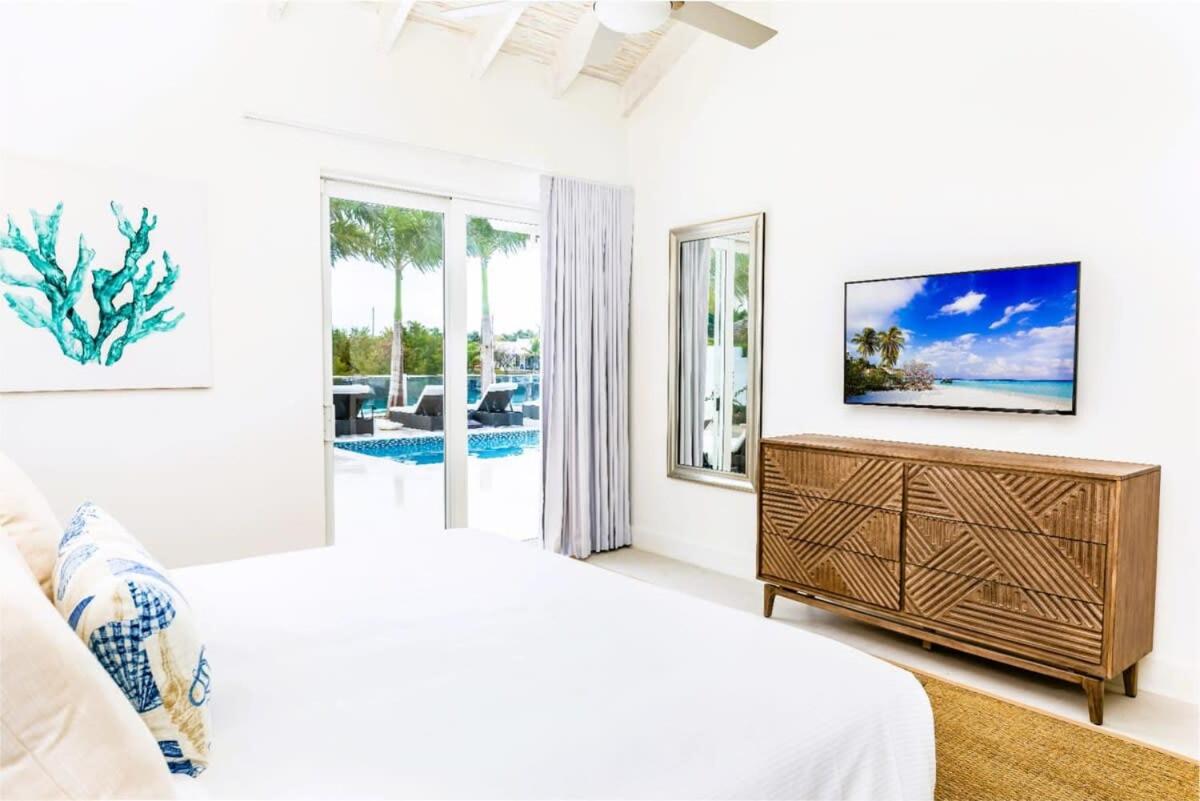 Lagoon View Villa, Pool, Dock, & Waterways view 4