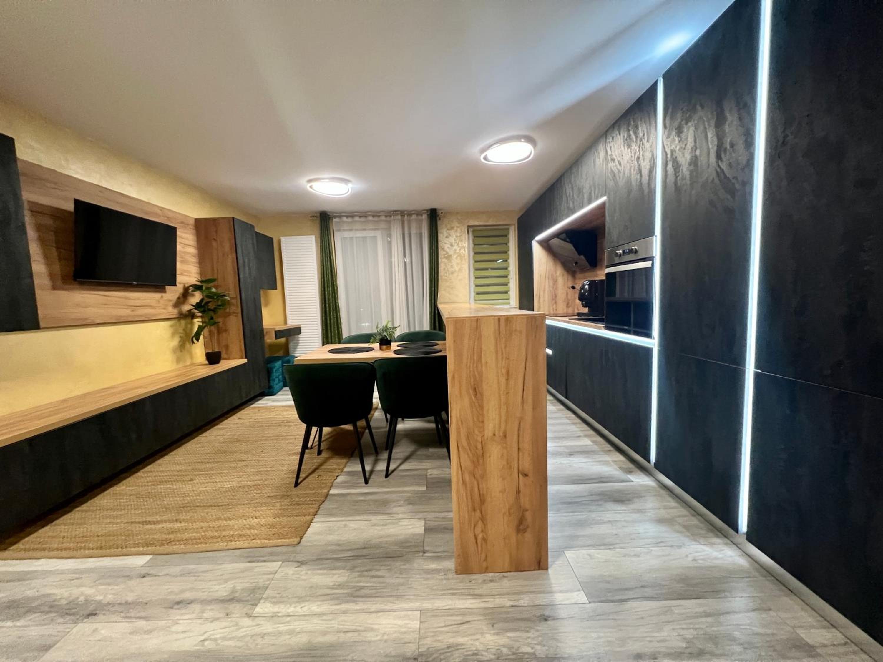 LOTUS APARTAMENTS