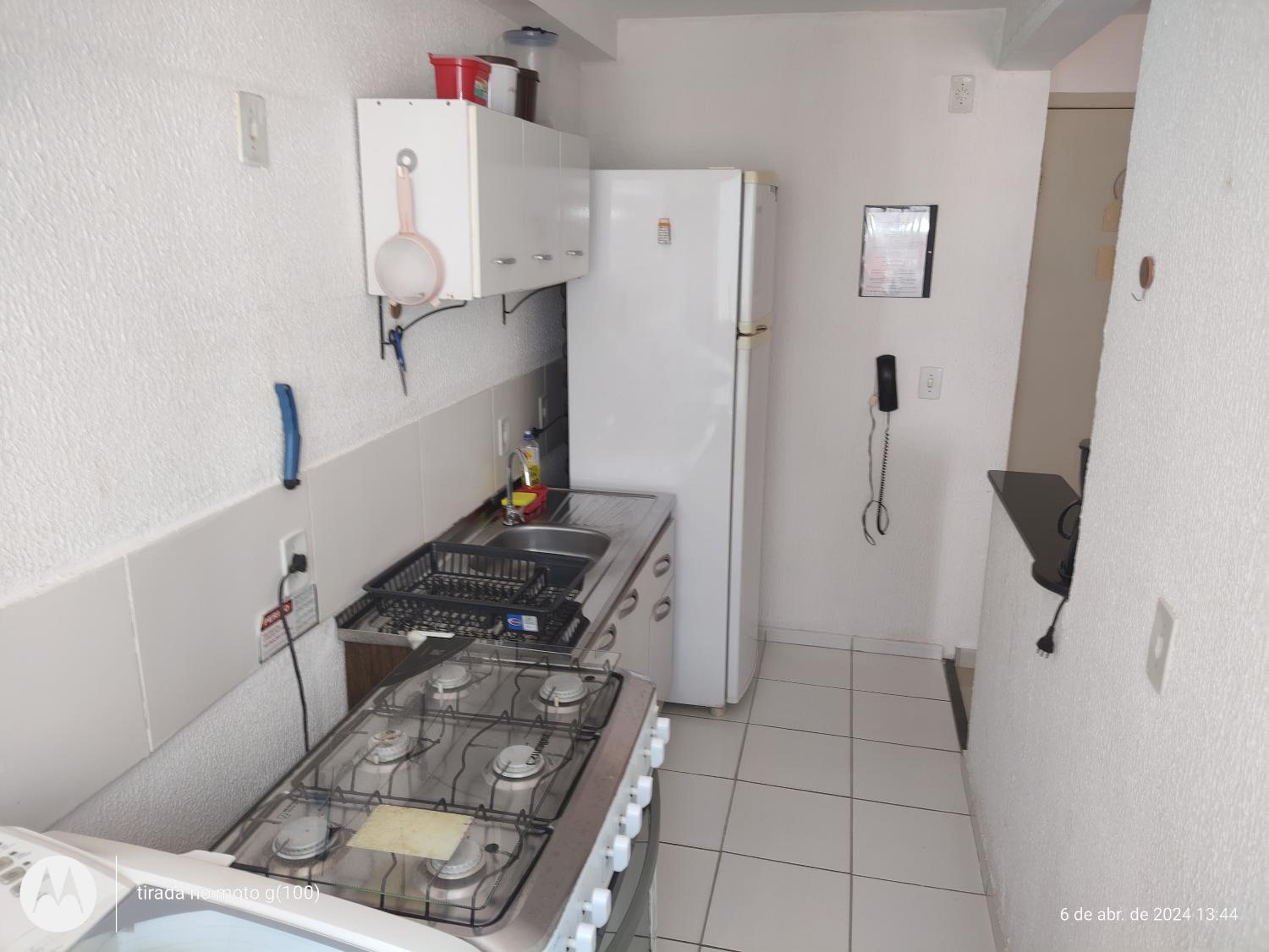 Em Natal, aptº 2/4 inteiro em condomínio fechado.