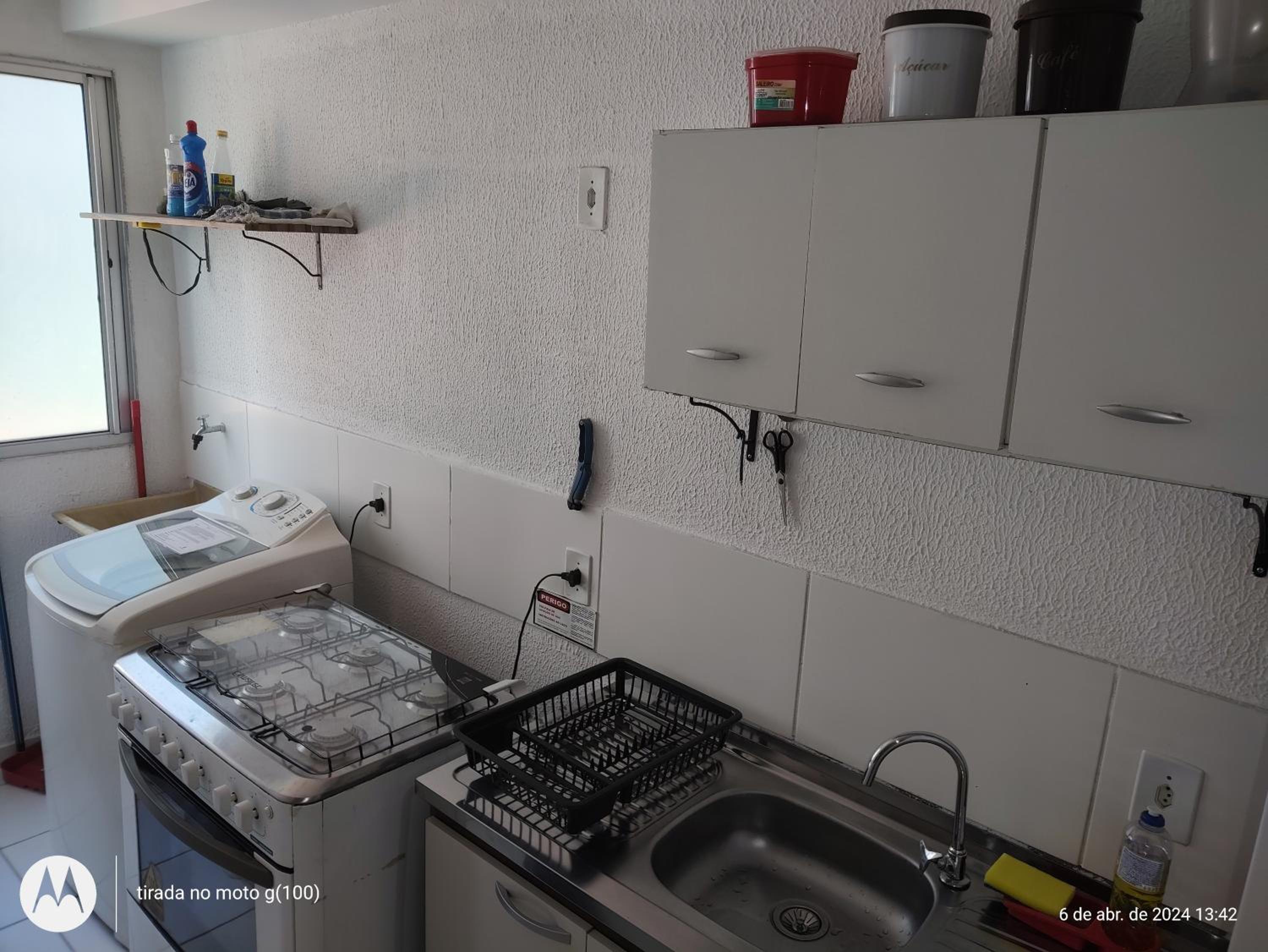 Em Natal, aptº 2/4 inteiro em condomínio fechado.