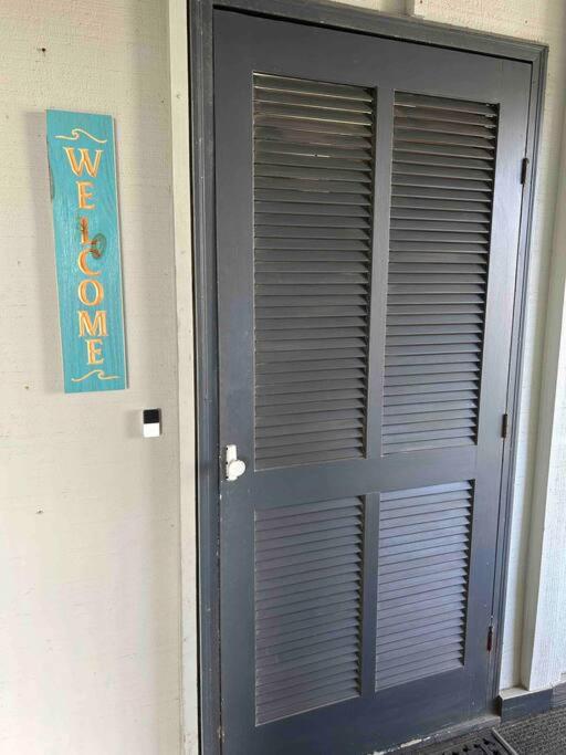 Ocean Breeze Beachfront Condo, Newly Renovated view 5