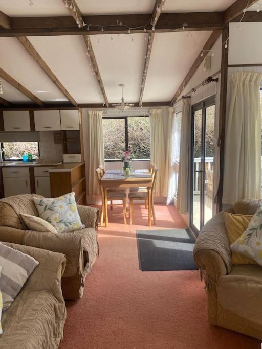 Beautiful Rural Holiday Chalet With Hot tub and Igloo cinema