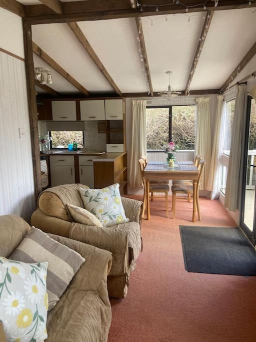 Beautiful Rural Holiday Chalet With Hot tub and Igloo cinema