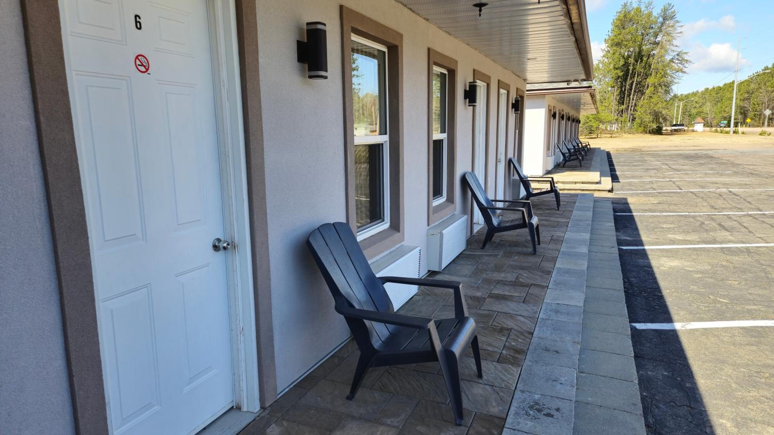 Deep River Motel