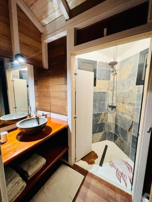 Lodge Lamareale, Bungalow sur l eau proche de la plage