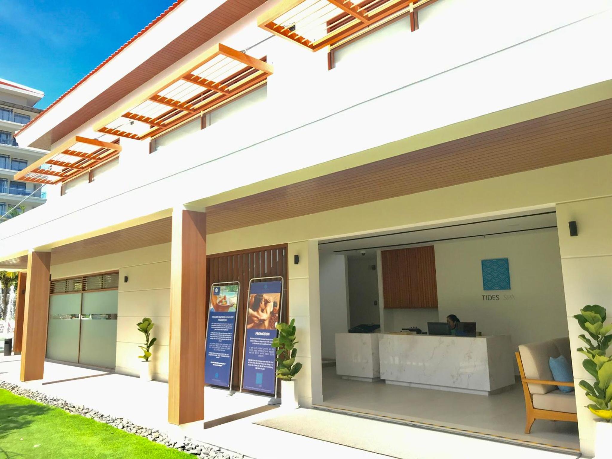 Deluxe Beachside Resort Danang