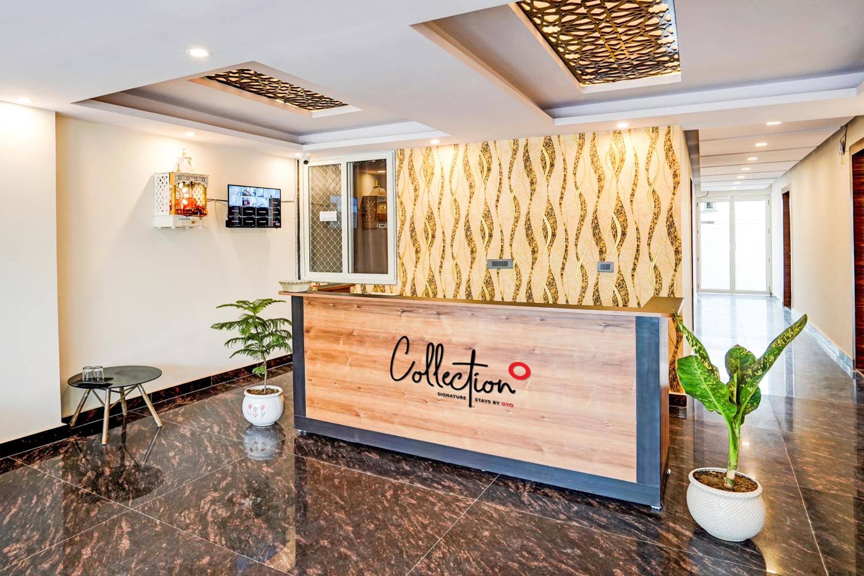 Lobby & Reception