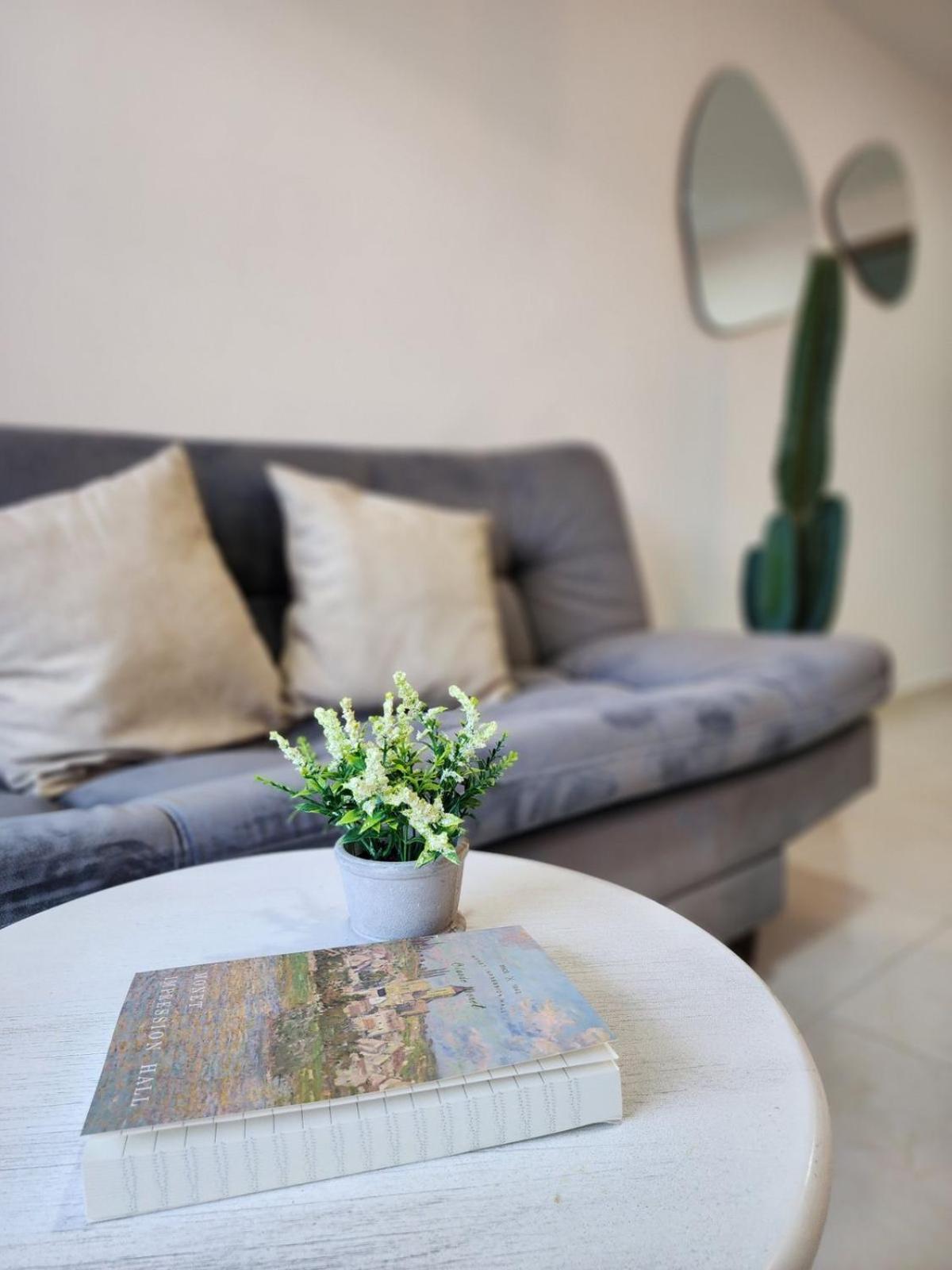 apartaestudio de lujo en excelente sector con aire acondicionado