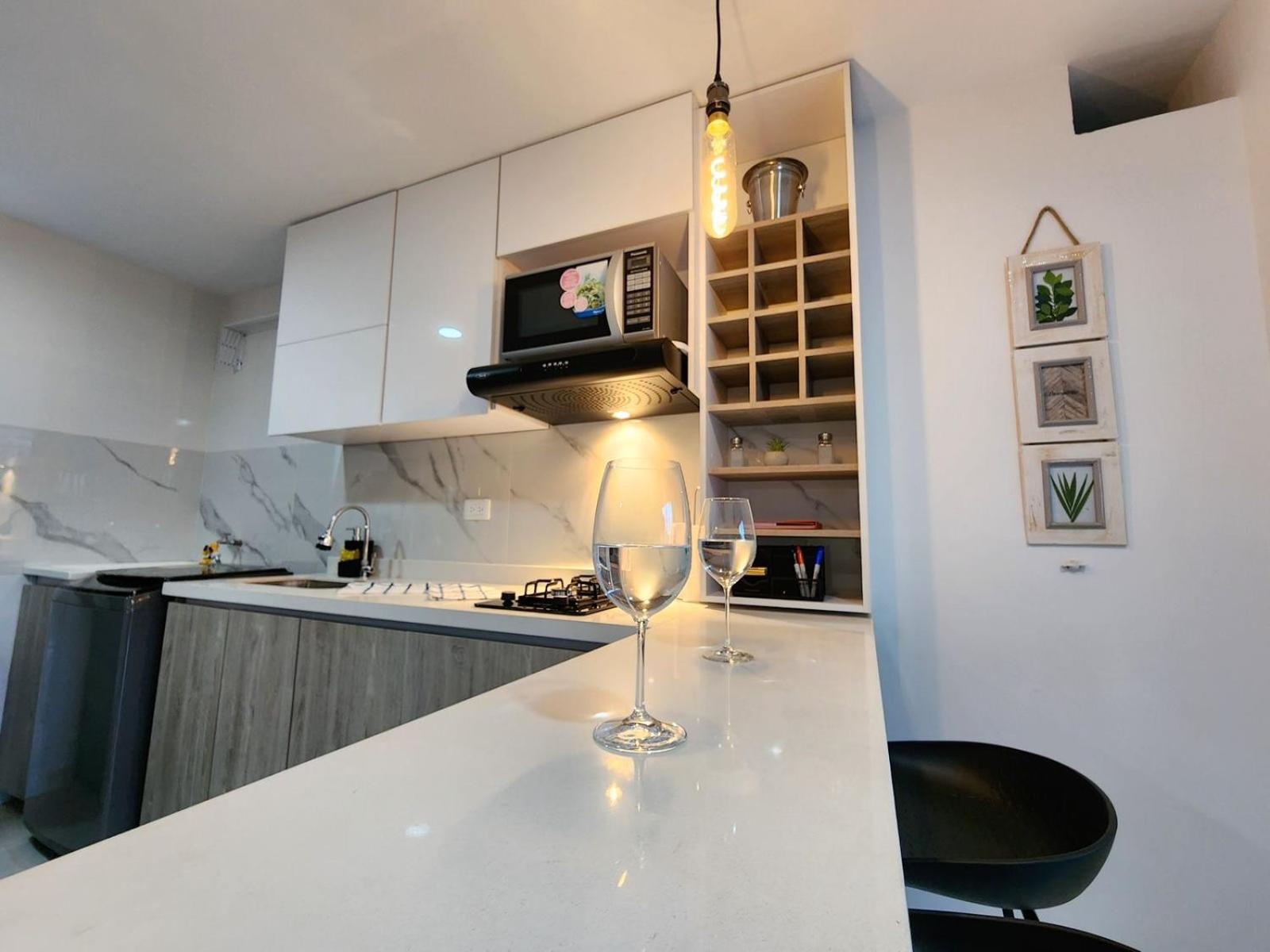apartaestudio de lujo en excelente sector con aire acondicionado