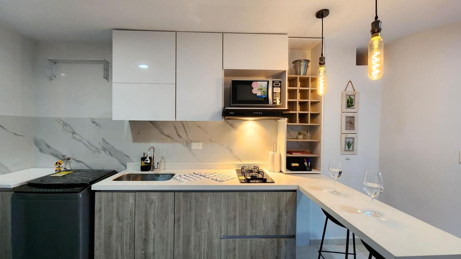 apartaestudio de lujo en excelente sector con aire acondicionado
