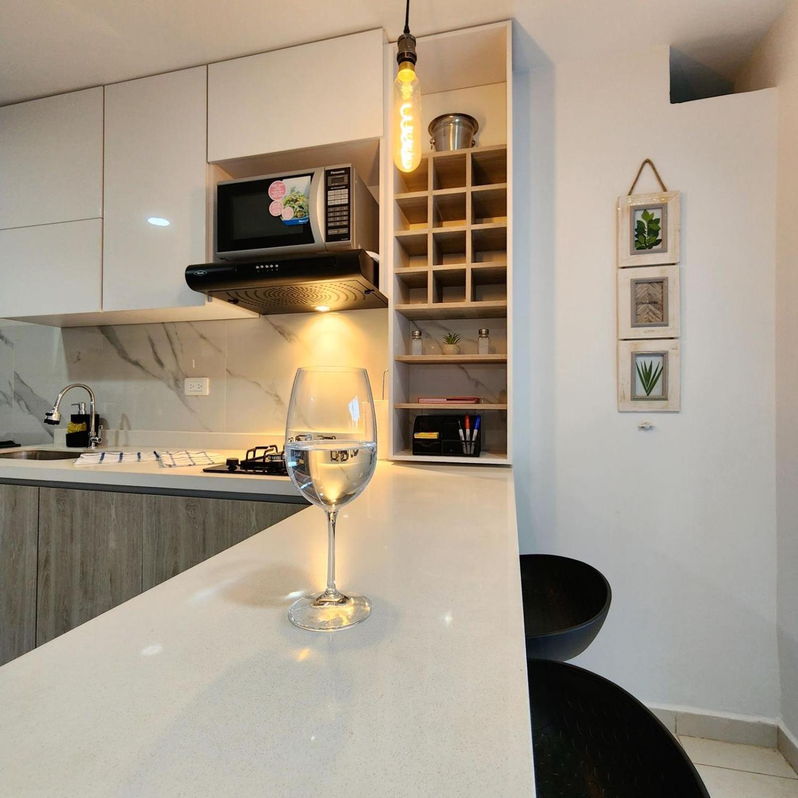 apartaestudio de lujo en excelente sector con aire acondicionado