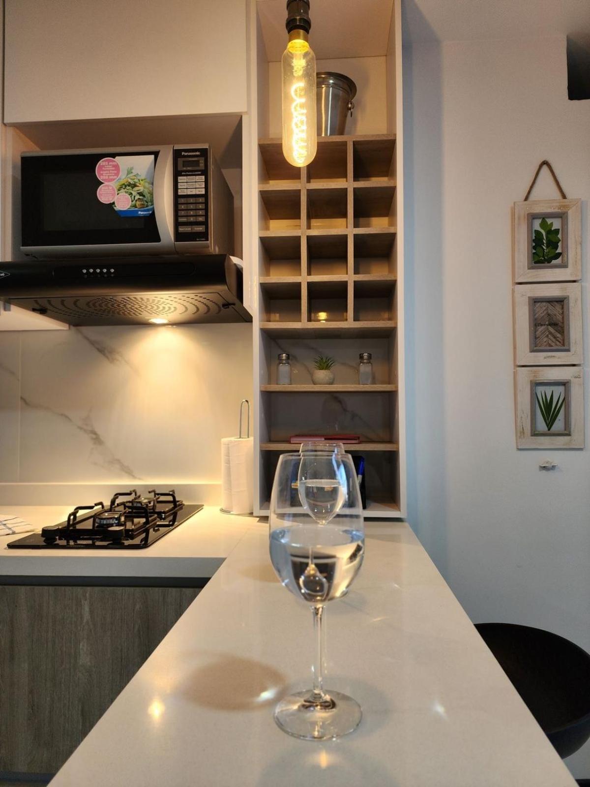 apartaestudio de lujo en excelente sector con aire acondicionado