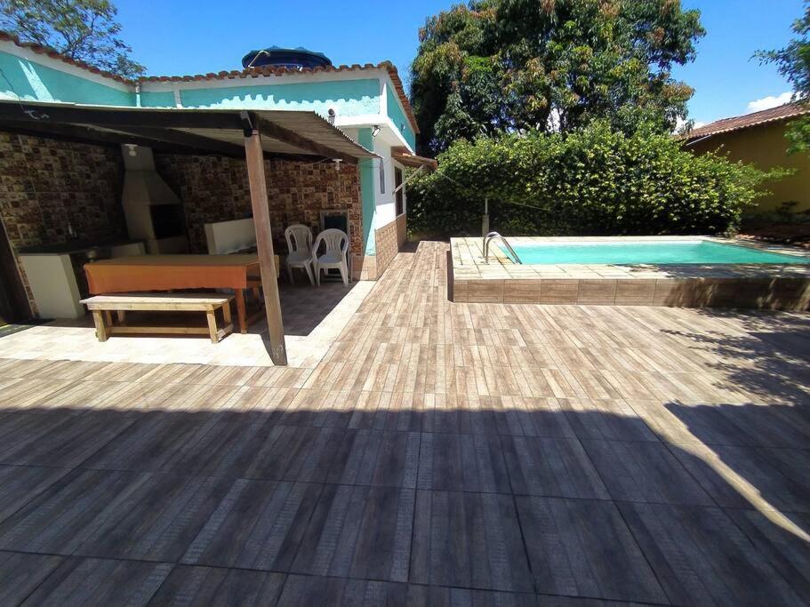 Casa espaçosa com Piscina e Churrasqueira em Penedo