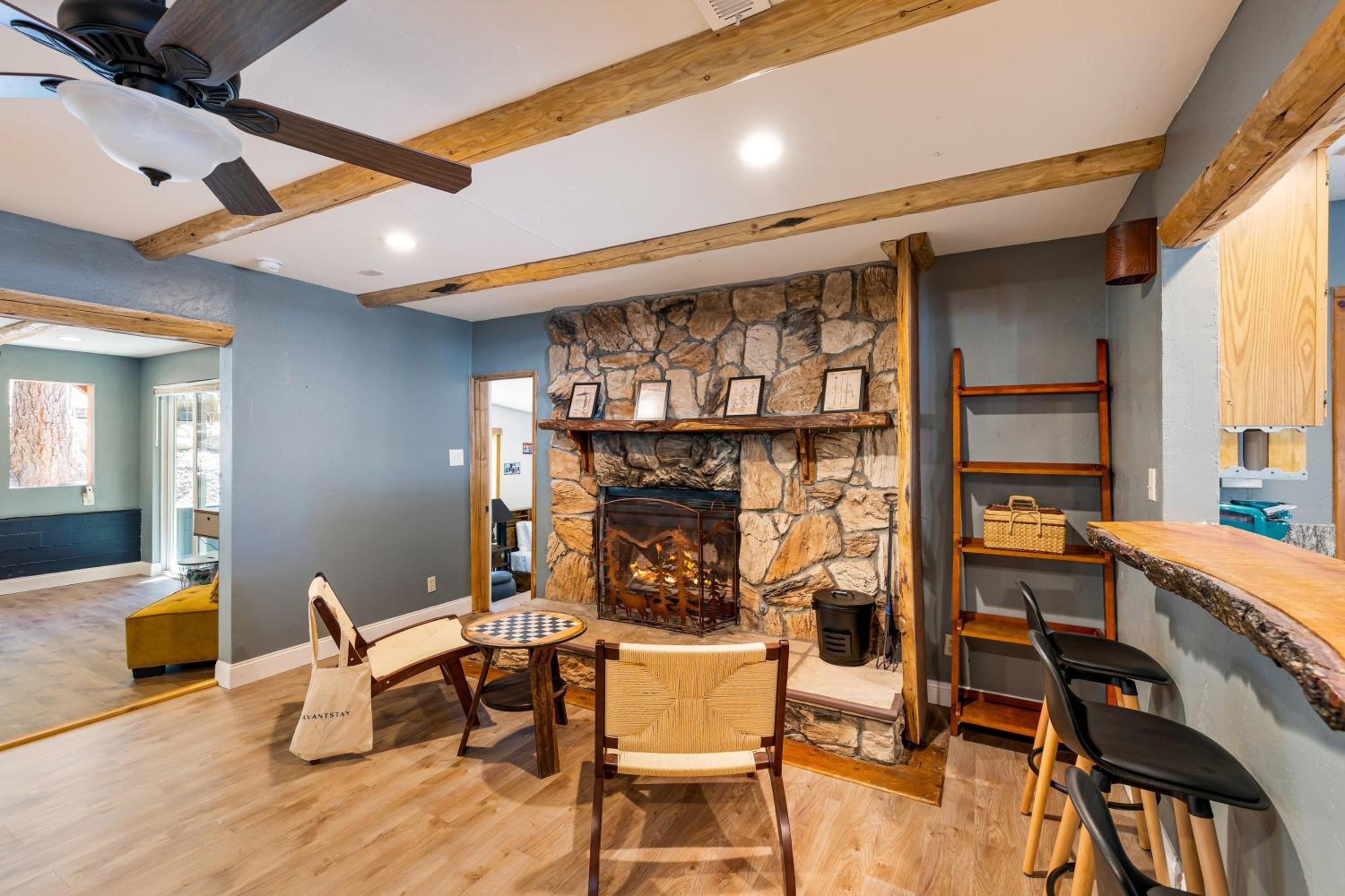 10 Mins to the Lake Hot Tub Game Room Modern Cabin Bearpaw by AvantStay