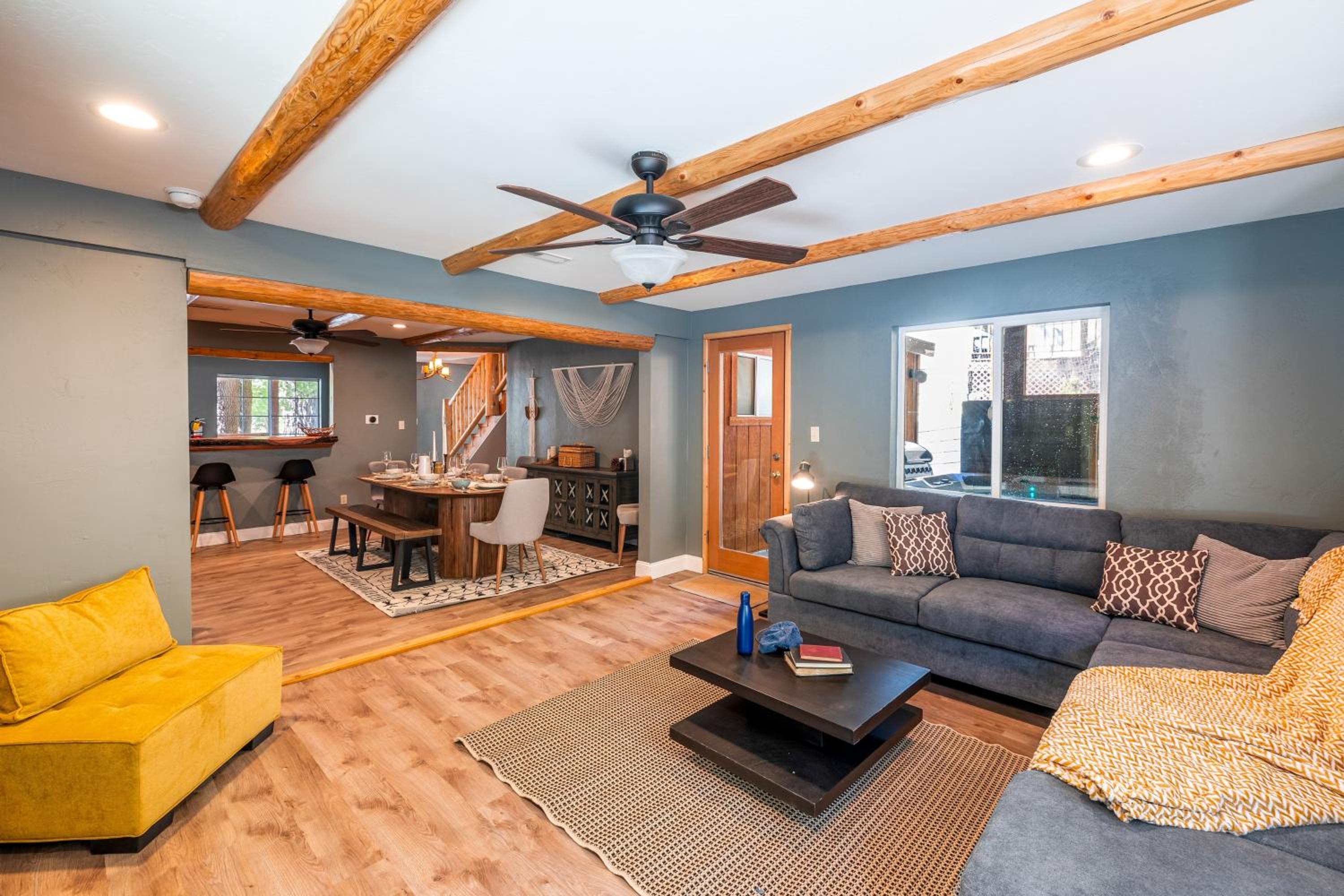 10 Mins to the Lake Hot Tub Game Room Modern Cabin Bearpaw by AvantStay