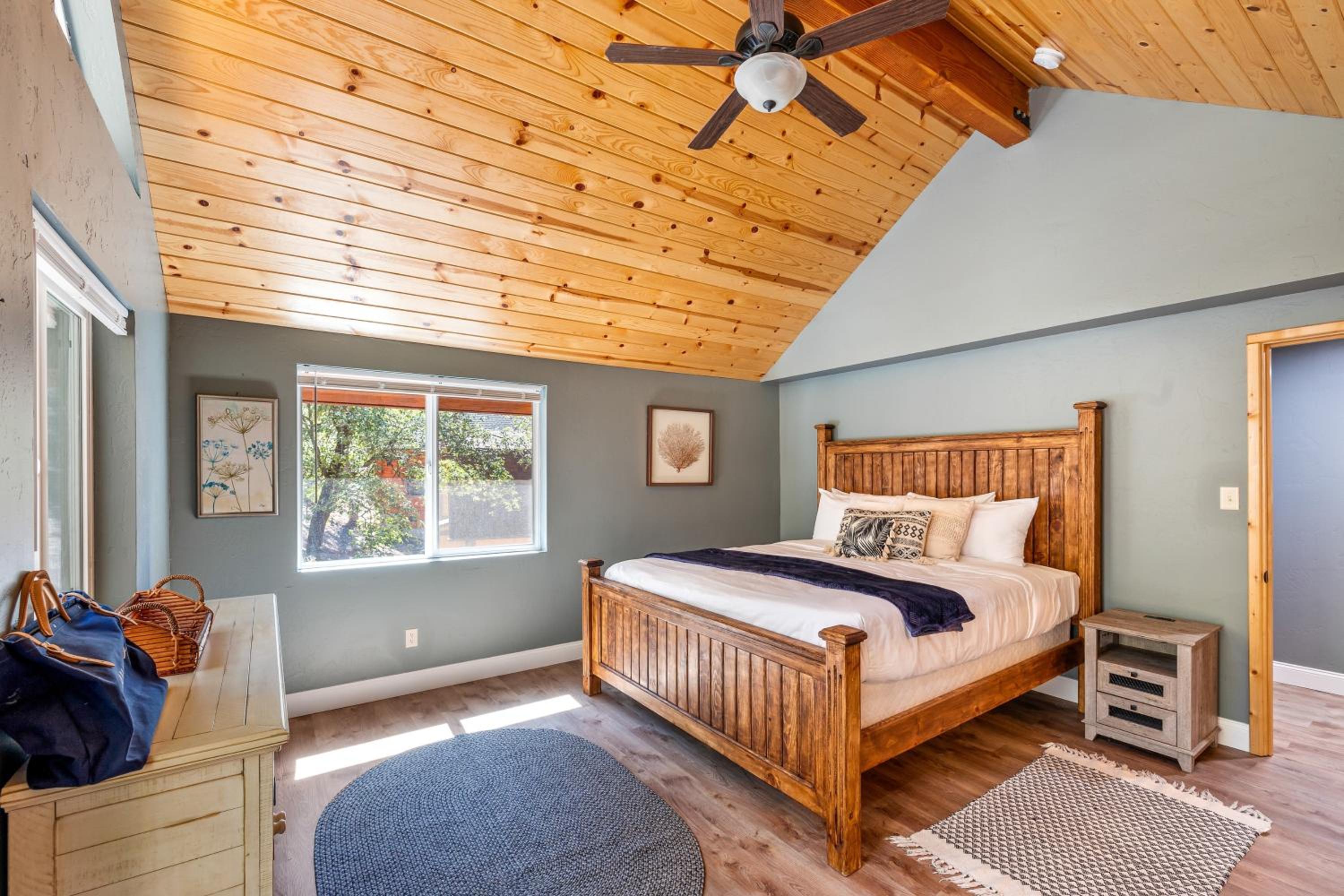 10 Mins to the Lake Hot Tub Game Room Modern Cabin Bearpaw by AvantStay