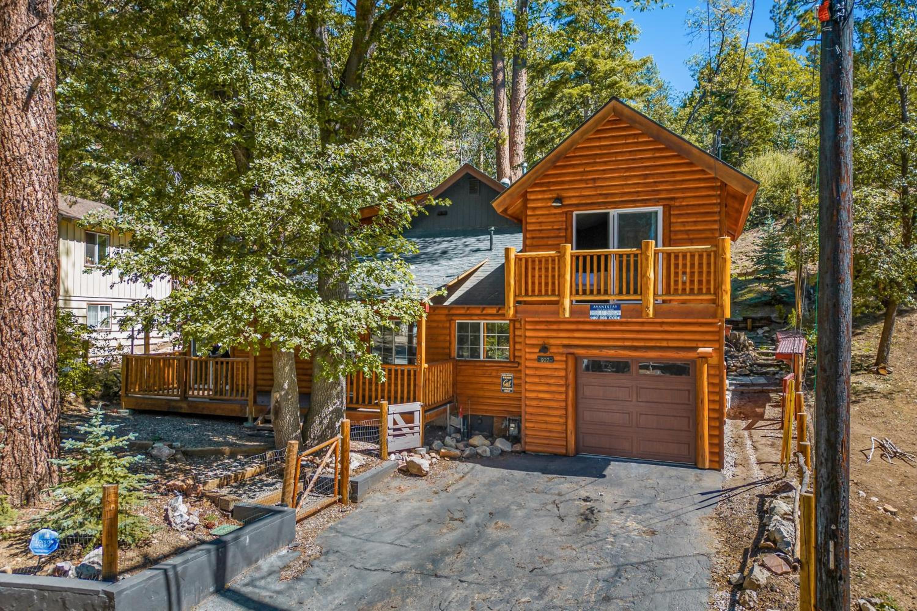10 Mins to the Lake Hot Tub Game Room Modern Cabin Bearpaw by AvantStay