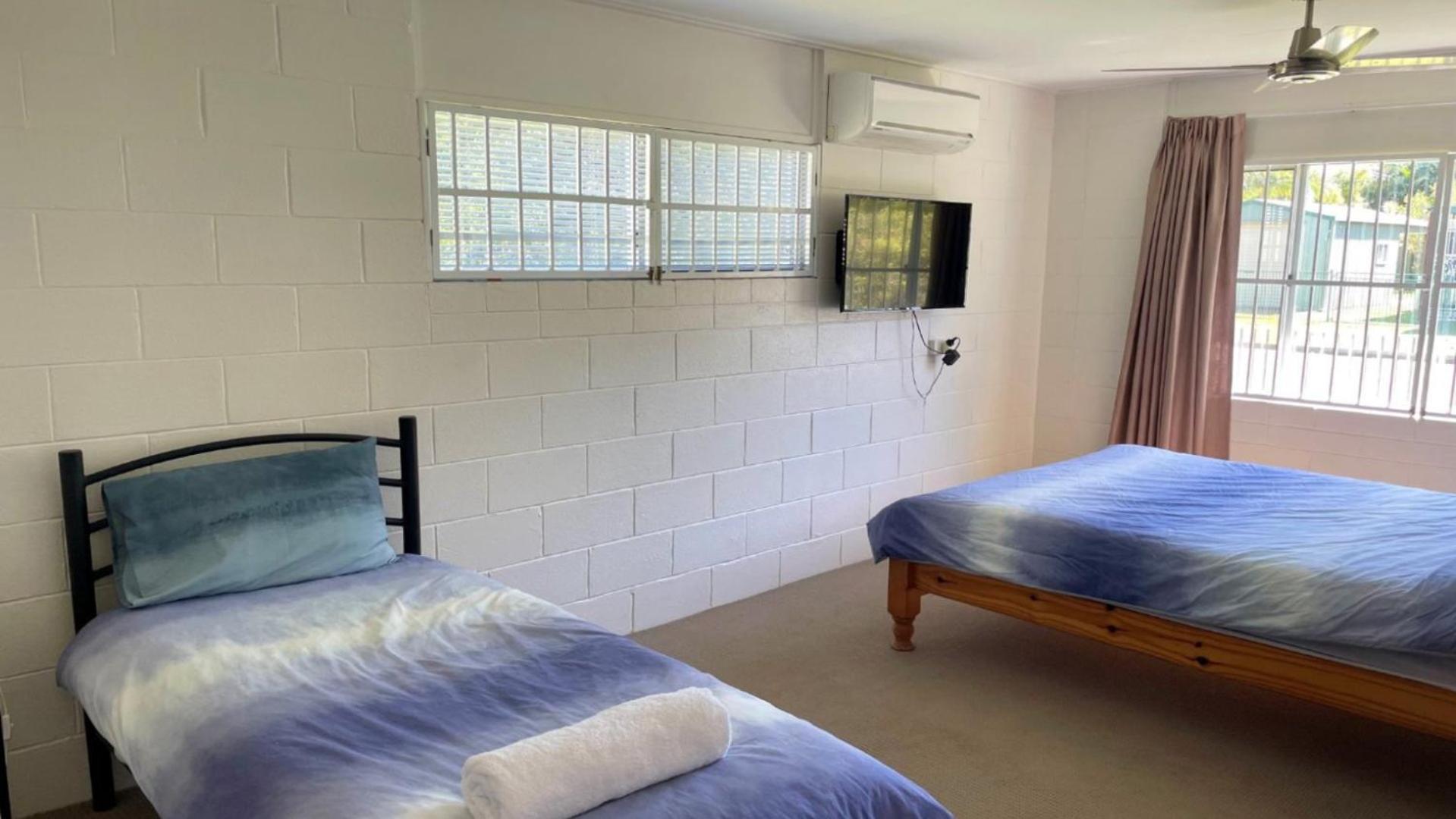 Pet Friendly home walking distance to Surf Beach - North St, Woorim
