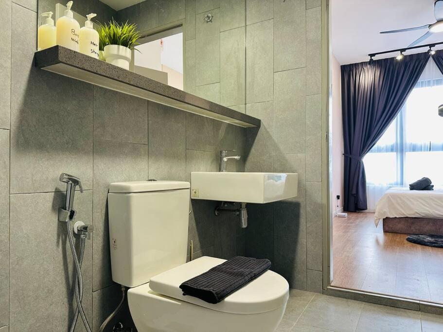 MVC30#Family Suite 8pax 3 Rooms Sunway Velocity Mall Cheras IKEA Mytown Short Walk to MRT & LRT Maluri