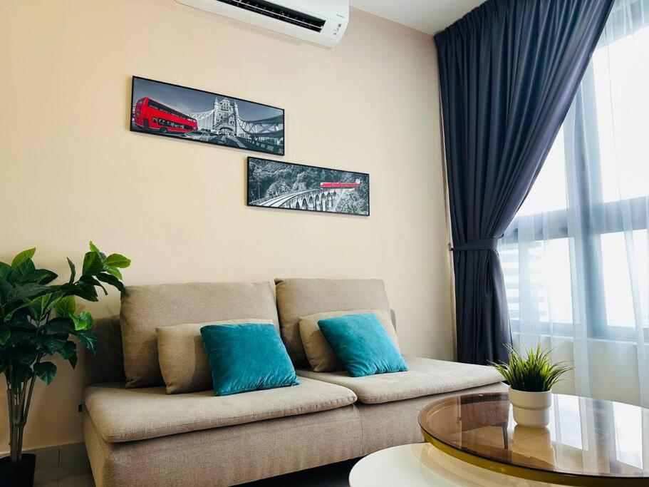 MVC30#Family Suite 8pax 3 Rooms Sunway Velocity Mall Cheras IKEA Mytown Short Walk to MRT & LRT Maluri