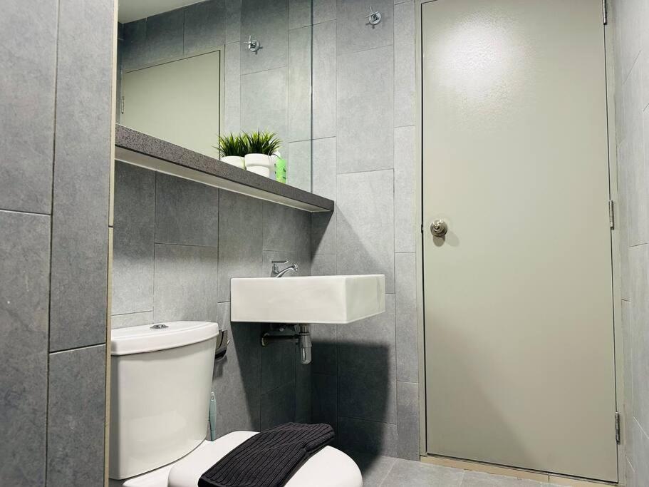 MVC30#Family Suite 8pax 3 Rooms Sunway Velocity Mall Cheras IKEA Mytown Short Walk to MRT & LRT Maluri