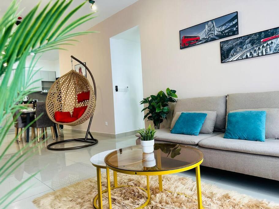 MVC30#Family Suite 8pax 3 Rooms Sunway Velocity Mall Cheras IKEA Mytown Short Walk to MRT & LRT Maluri