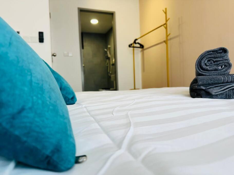 MVC30#Family Suite 8pax 3 Rooms Sunway Velocity Mall Cheras IKEA Mytown Short Walk to MRT & LRT Maluri