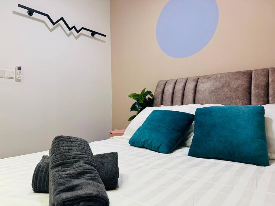 MVC30#Family Suite 8pax 3 Rooms Sunway Velocity Mall Cheras IKEA Mytown Short Walk to MRT & LRT Maluri