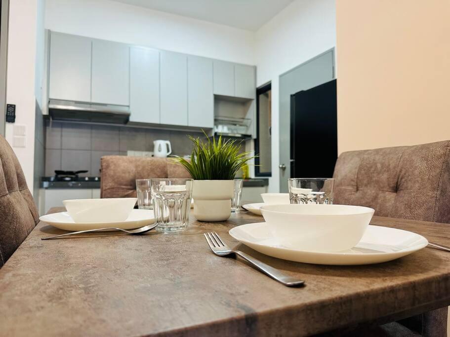 MVC30#Family Suite 8pax 3 Rooms Sunway Velocity Mall Cheras IKEA Mytown Short Walk to MRT & LRT Maluri