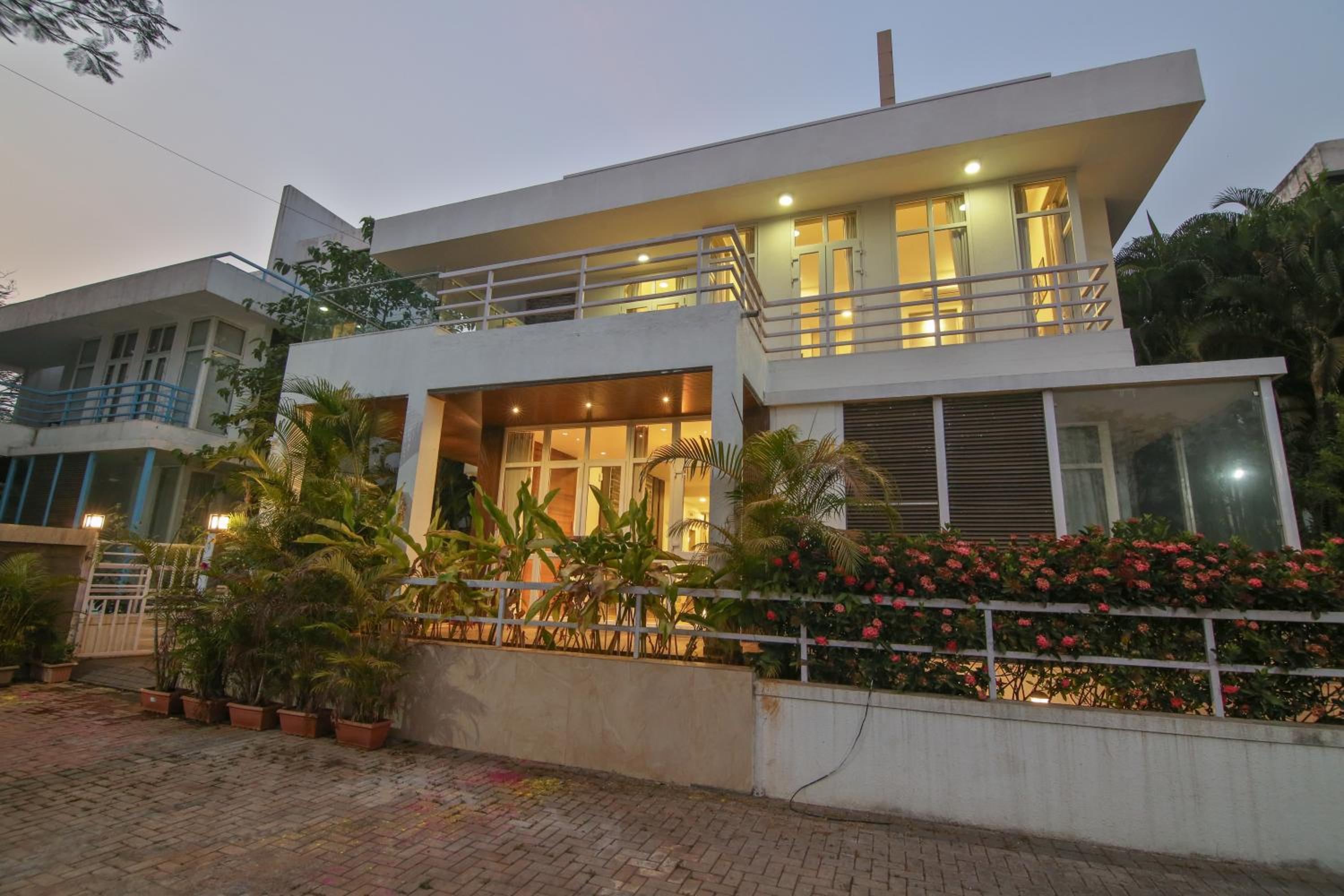 Cobblestone Path Villa view 5