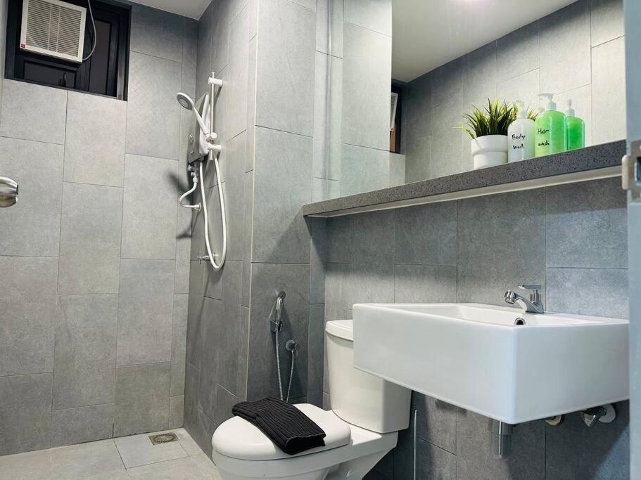 MVC30#Family Suite 8pax 3 Rooms Sunway Velocity Mall Cheras IKEA Mytown Short Walk to MRT & LRT Maluri