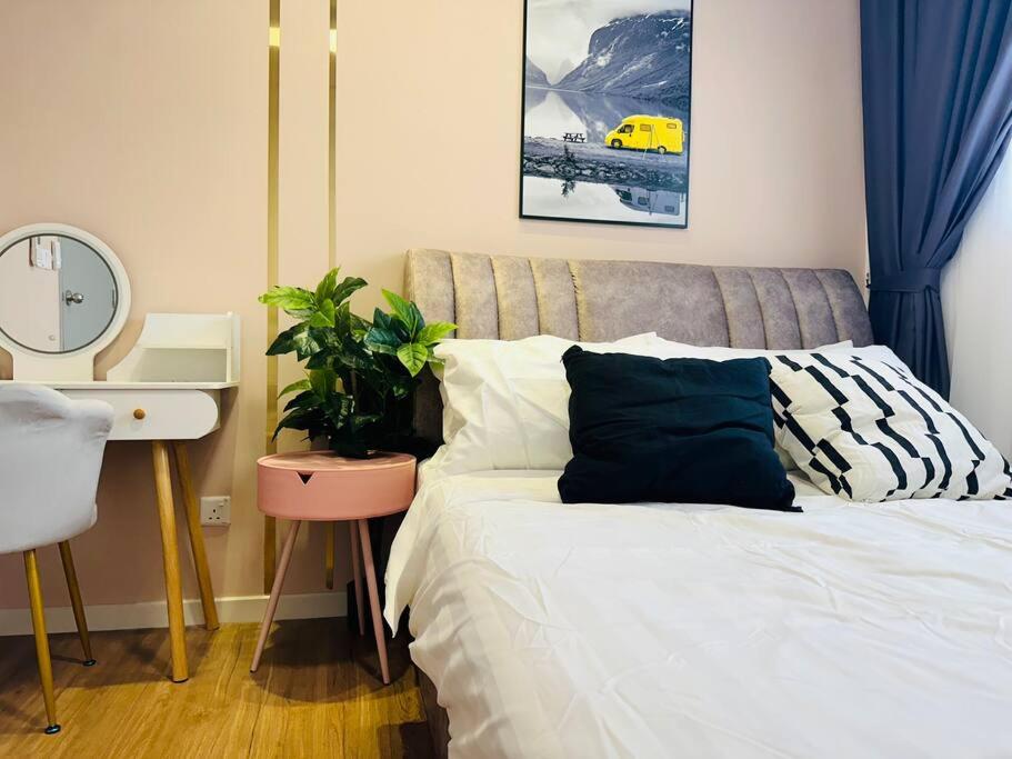 MVC30#Family Suite 8pax 3 Rooms Sunway Velocity Mall Cheras IKEA Mytown Short Walk to MRT & LRT Maluri