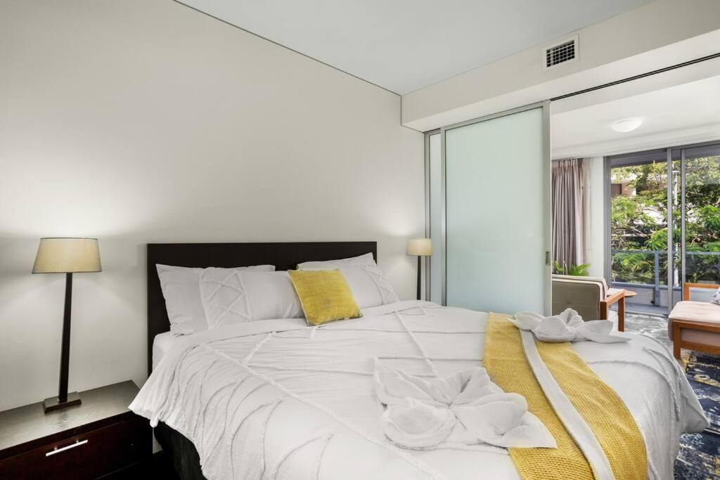 Absolute Waterfront - Enjoy Exceptional Lifestyle