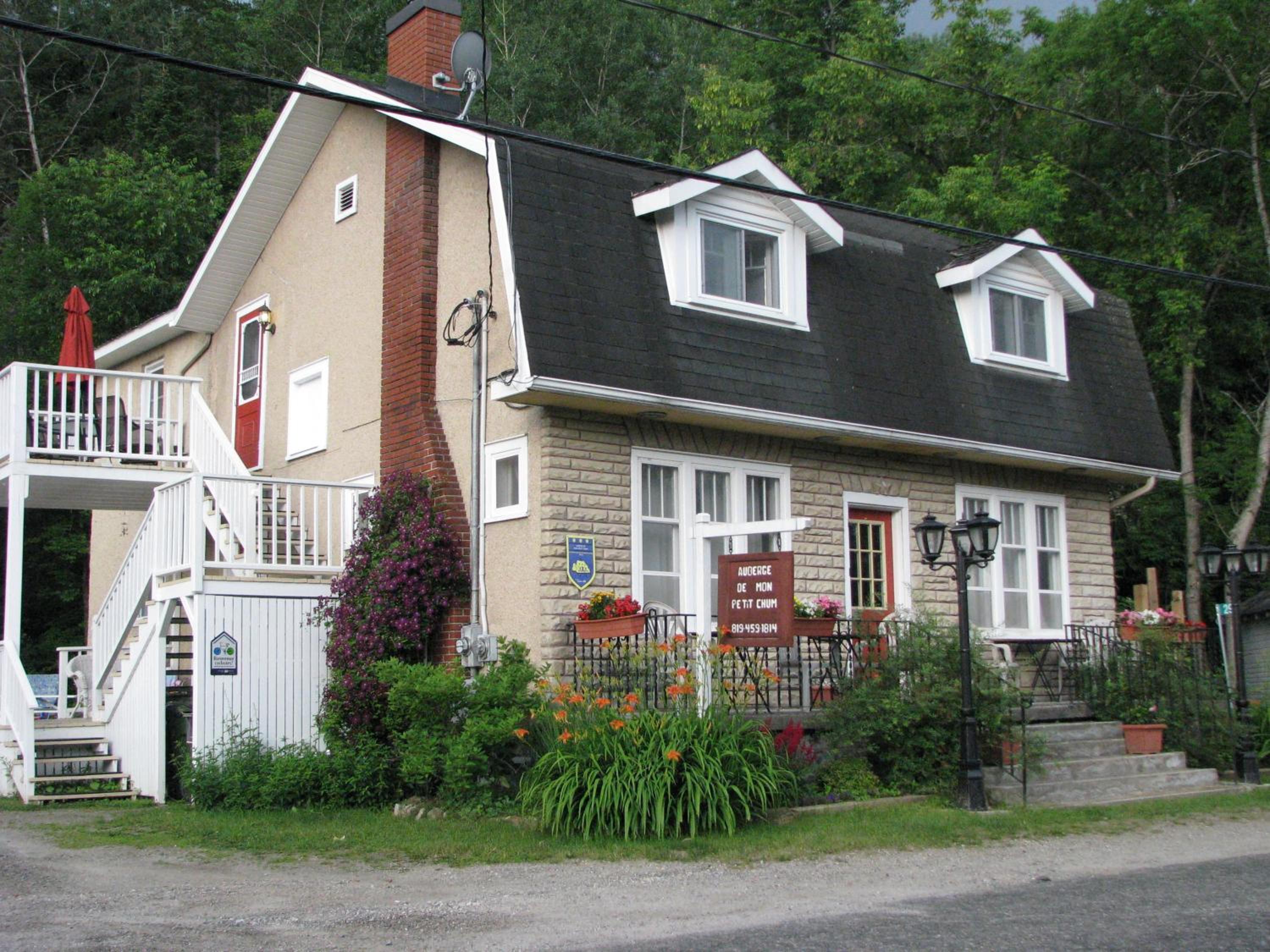 Auberge De Mon Petit Chum B&B