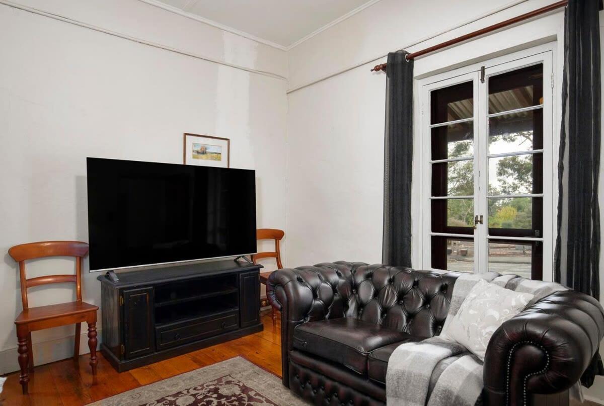 The Postmaster's Manor - Willunga Heritage Hideaway