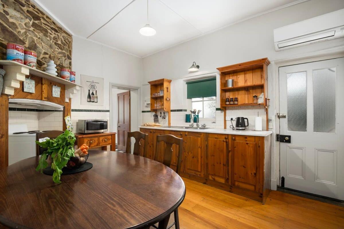The Postmaster's Manor - Willunga Heritage Hideaway