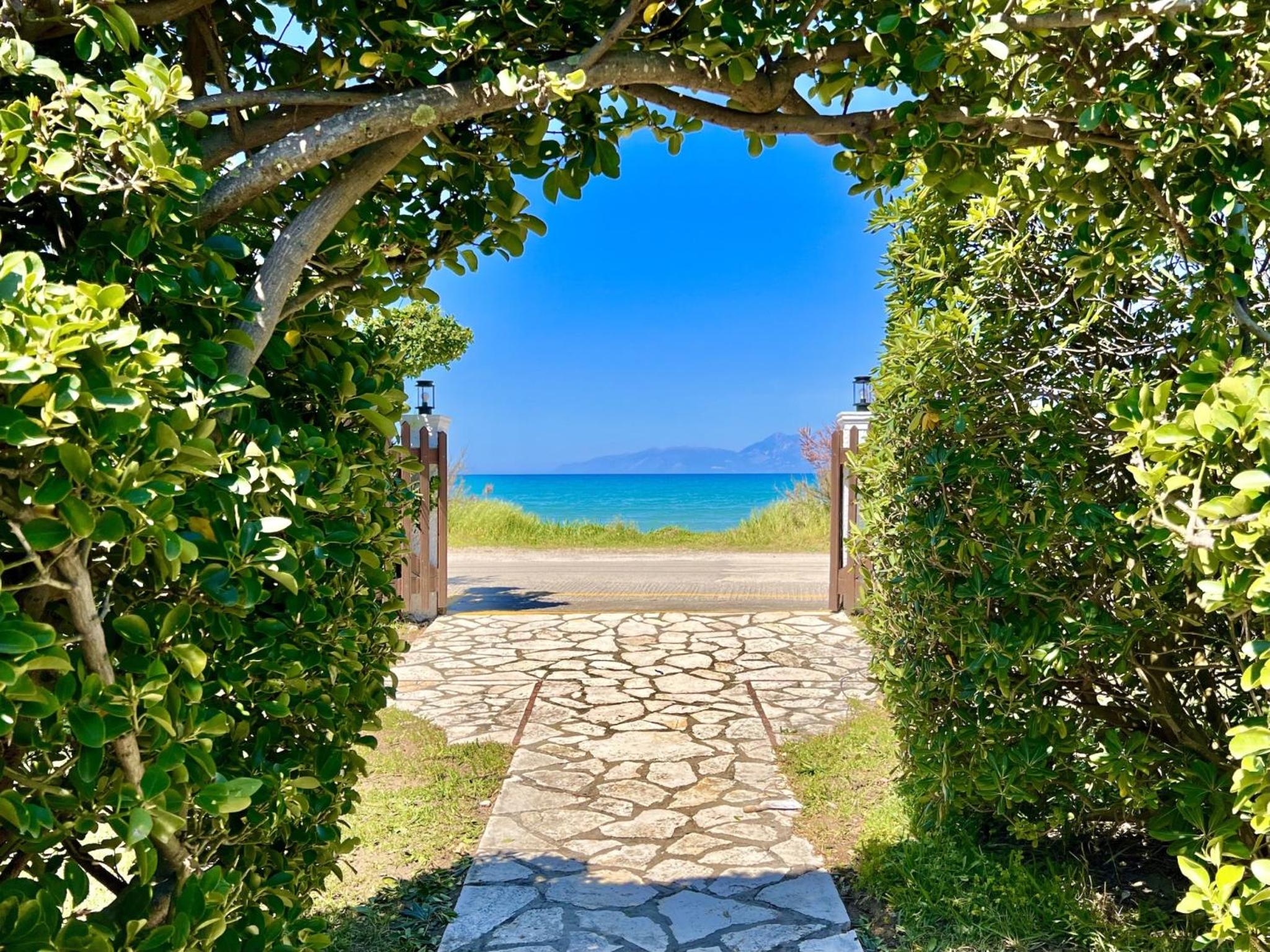 Beachfront Suites GardenMare by DadoVillas