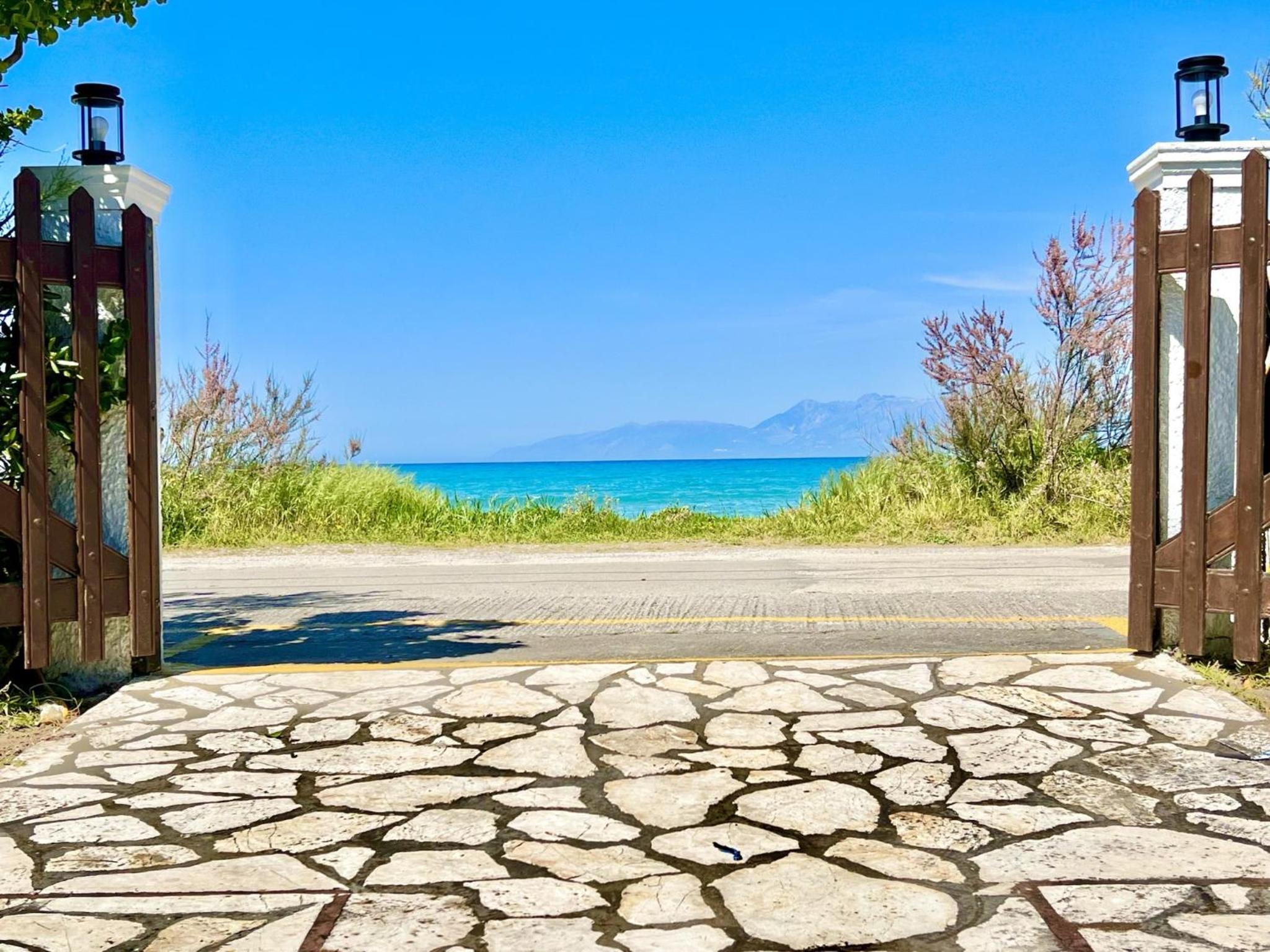 Beachfront Suites GardenMare by DadoVillas