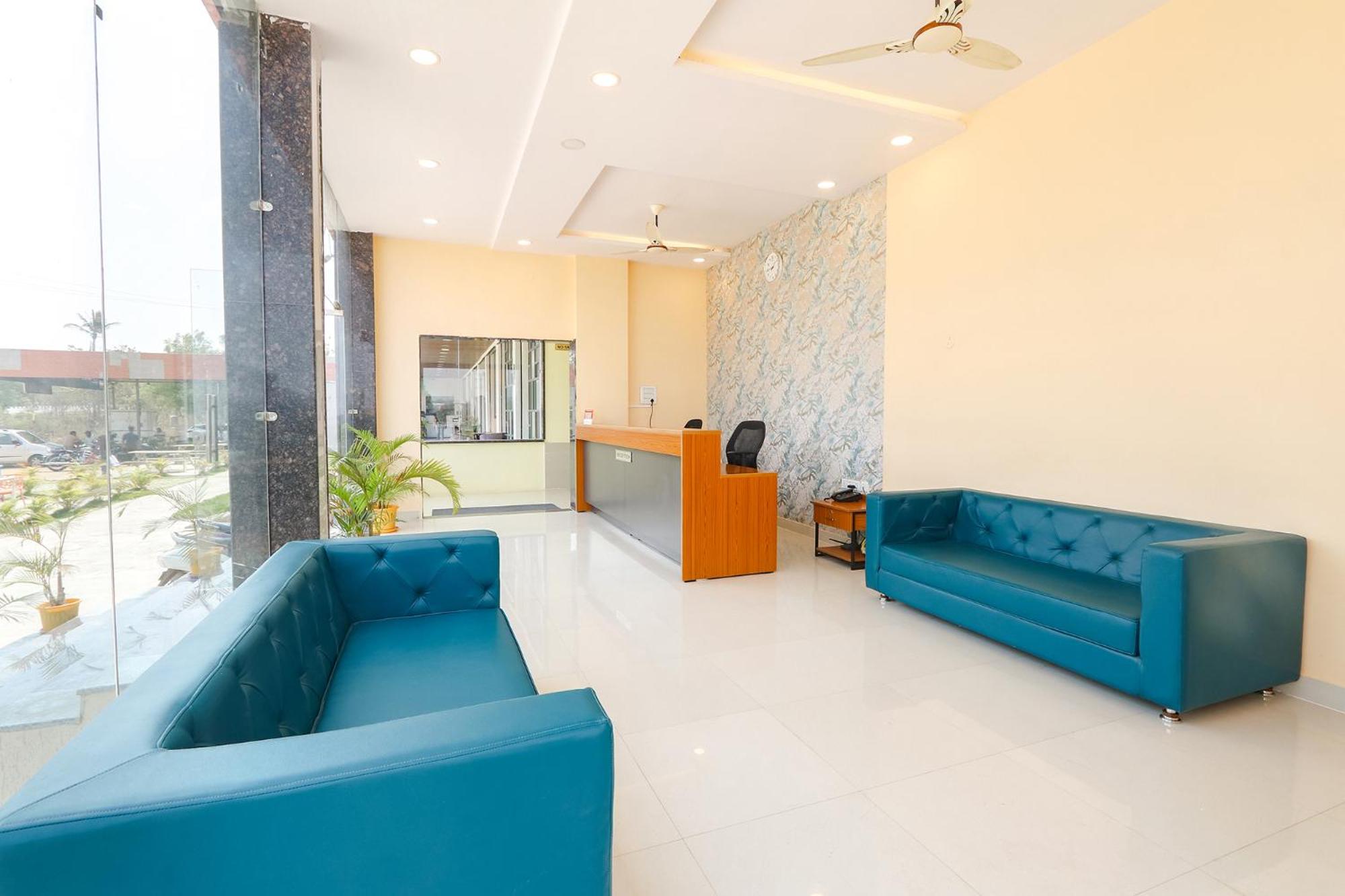 Lobby & Reception