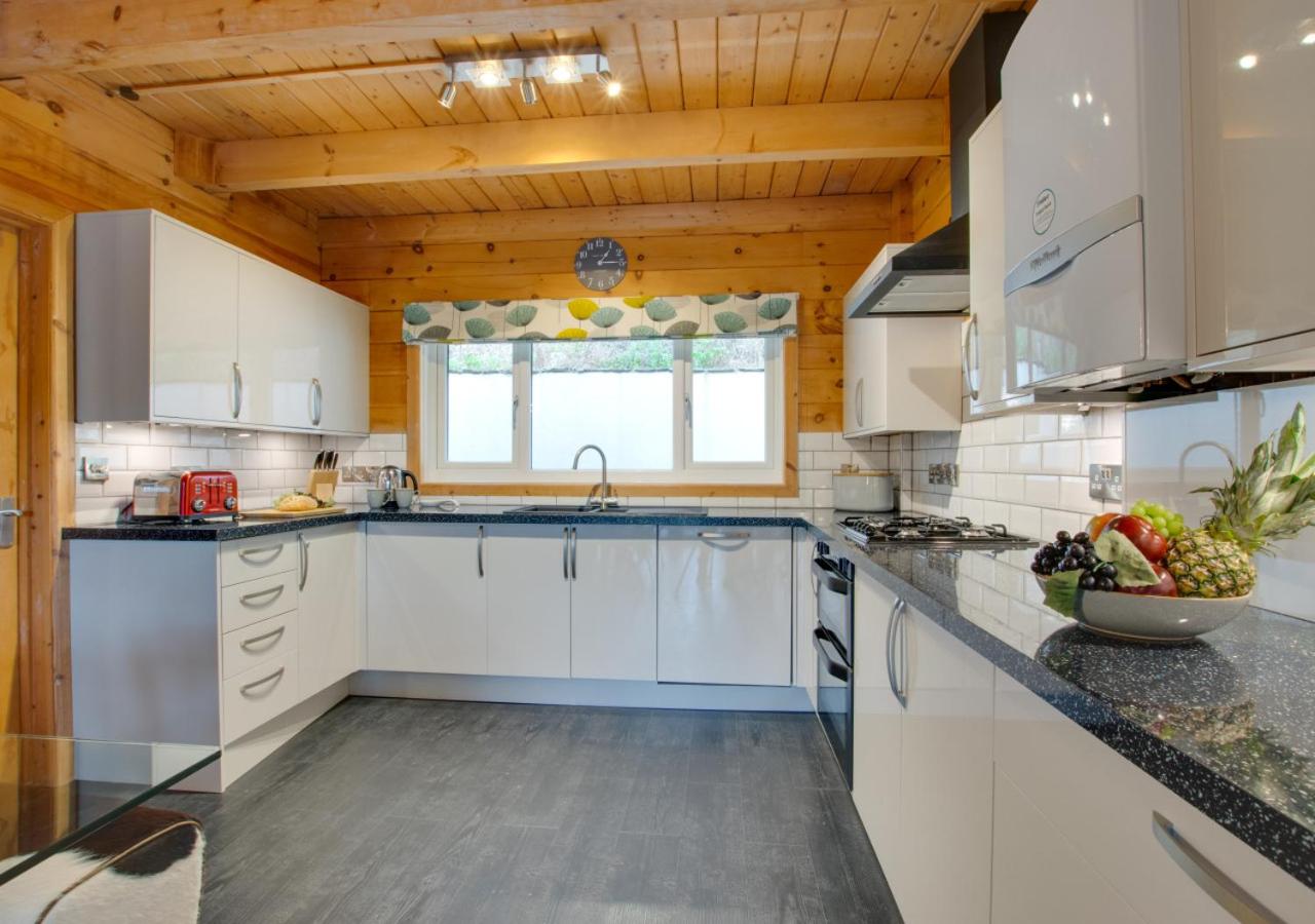 4 Bed in Wadebridge oc-p00066