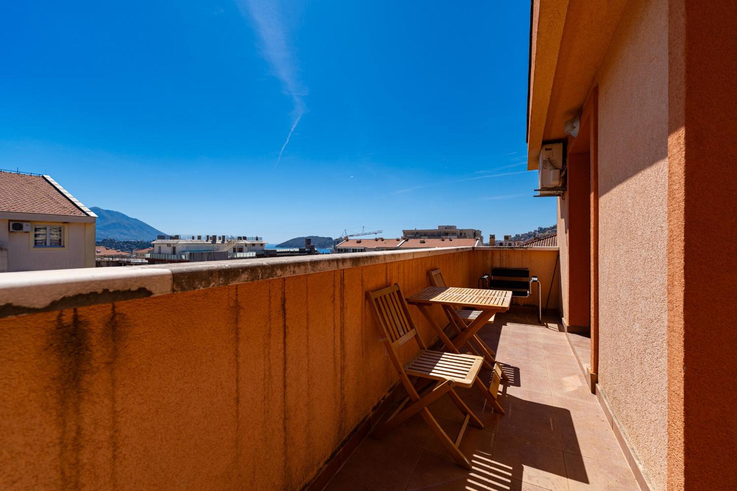 Family One bedroom apartment with Panoramic city view