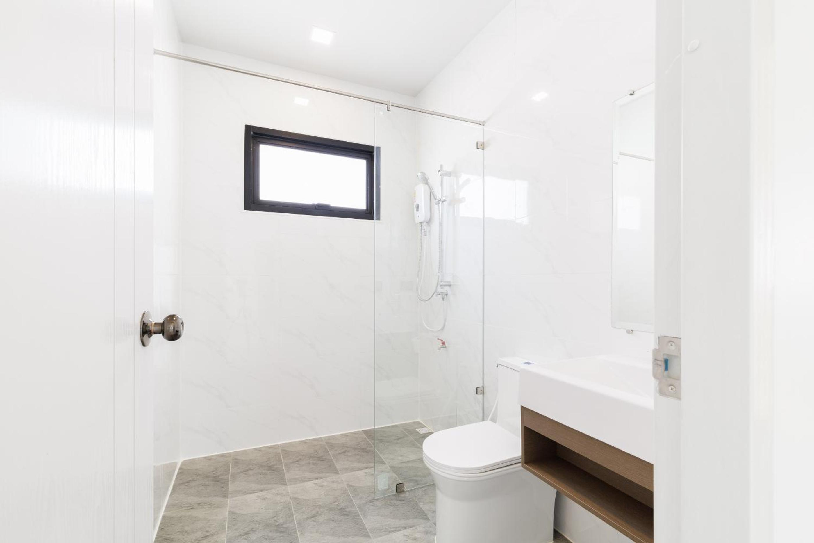 4 bedrooms, 4 bathrooms, villa with swimming pool, free Wi-Fi, party available