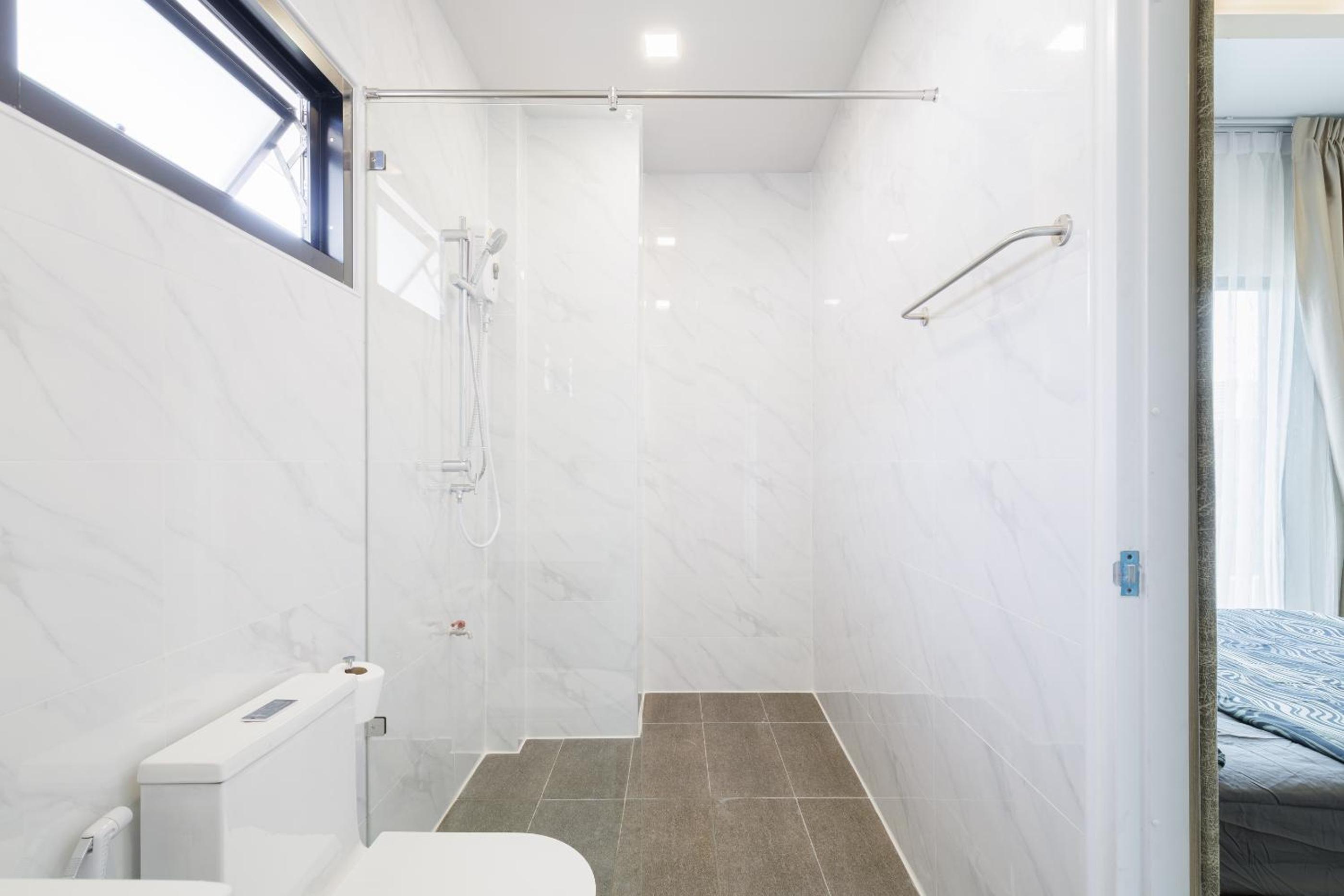 4 bedrooms, 4 bathrooms, villa with swimming pool, free Wi-Fi, party available