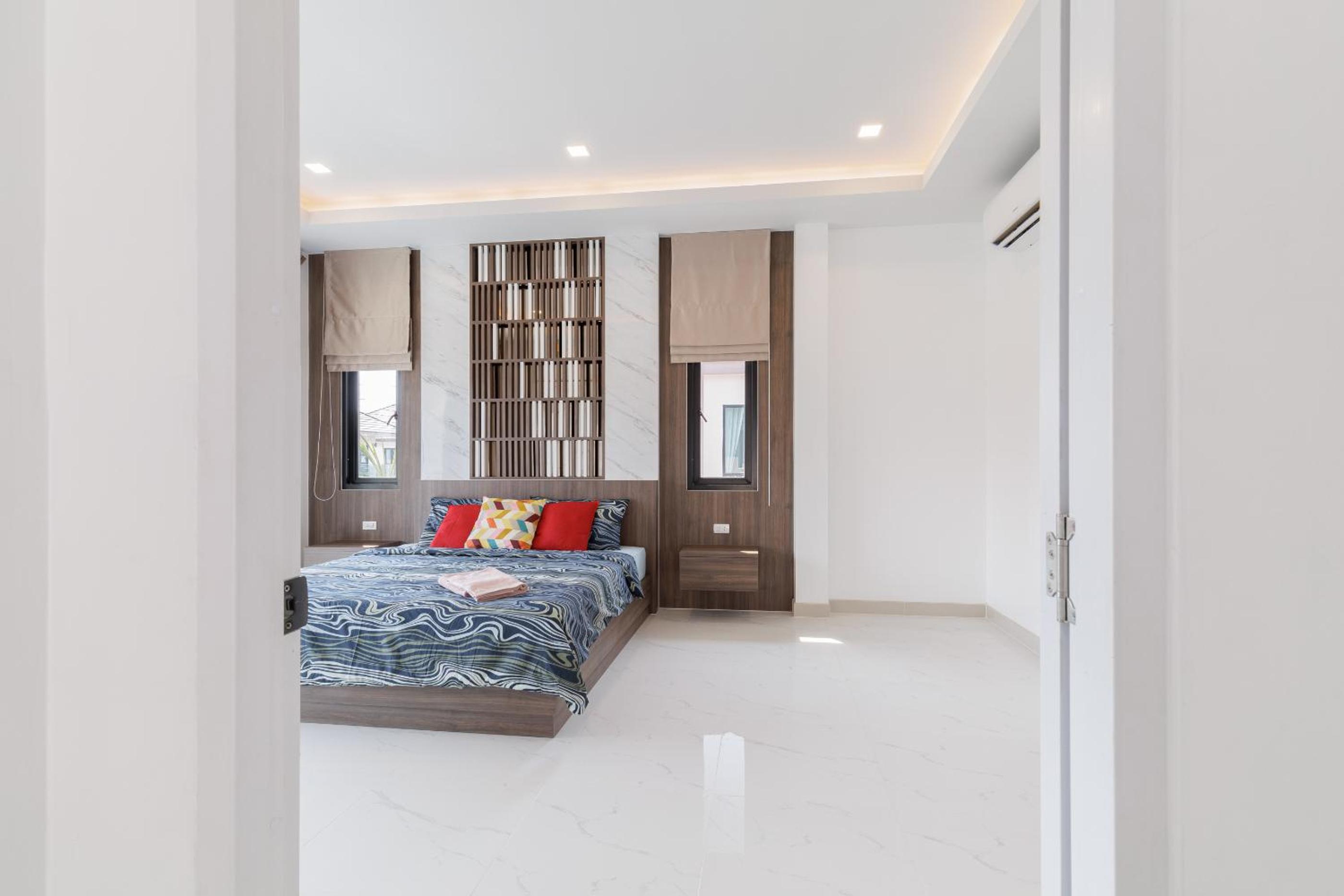 4 bedrooms, 4 bathrooms, villa with swimming pool, free Wi-Fi, party available