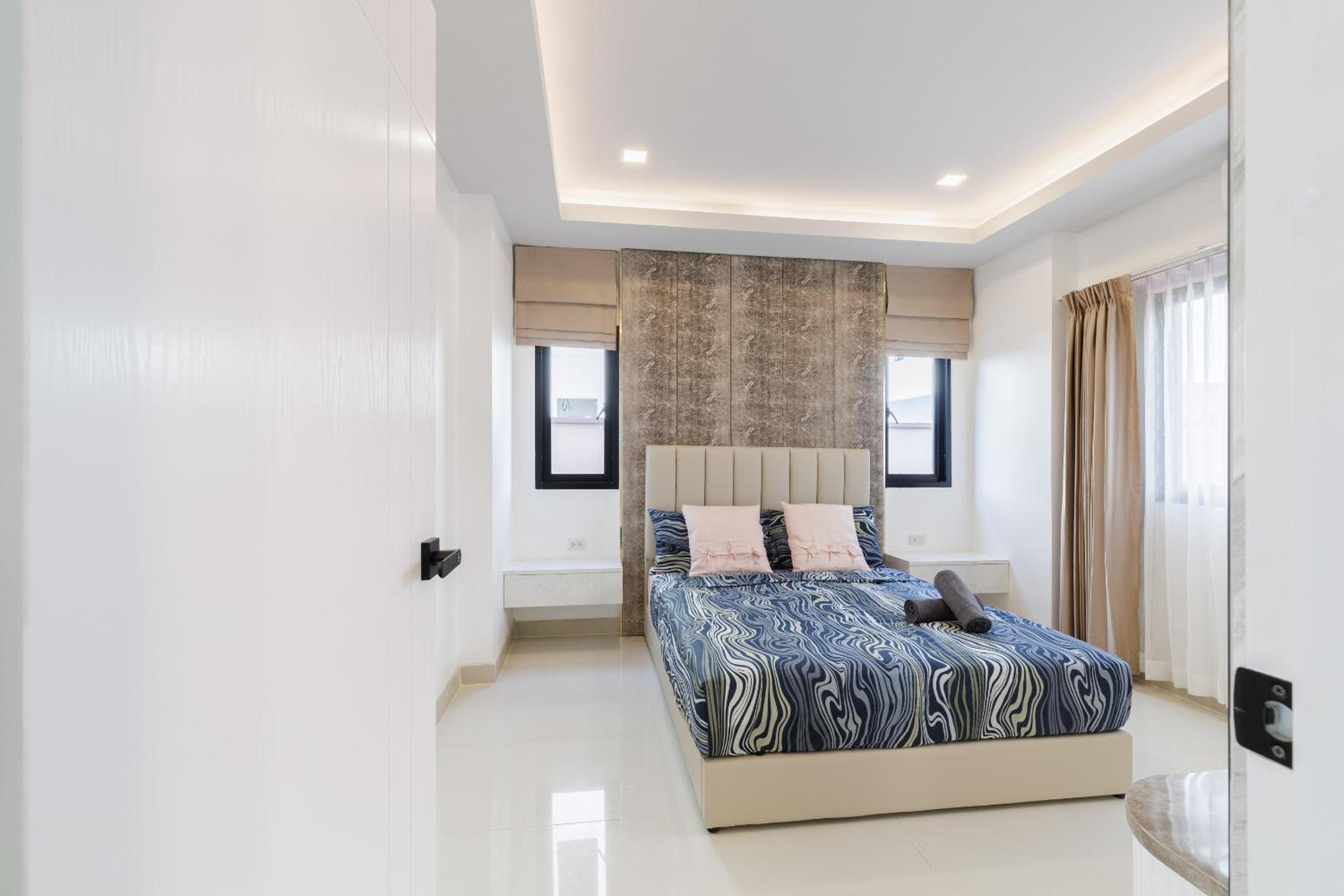 4 bedrooms, 4 bathrooms, villa with swimming pool, free Wi-Fi, party available