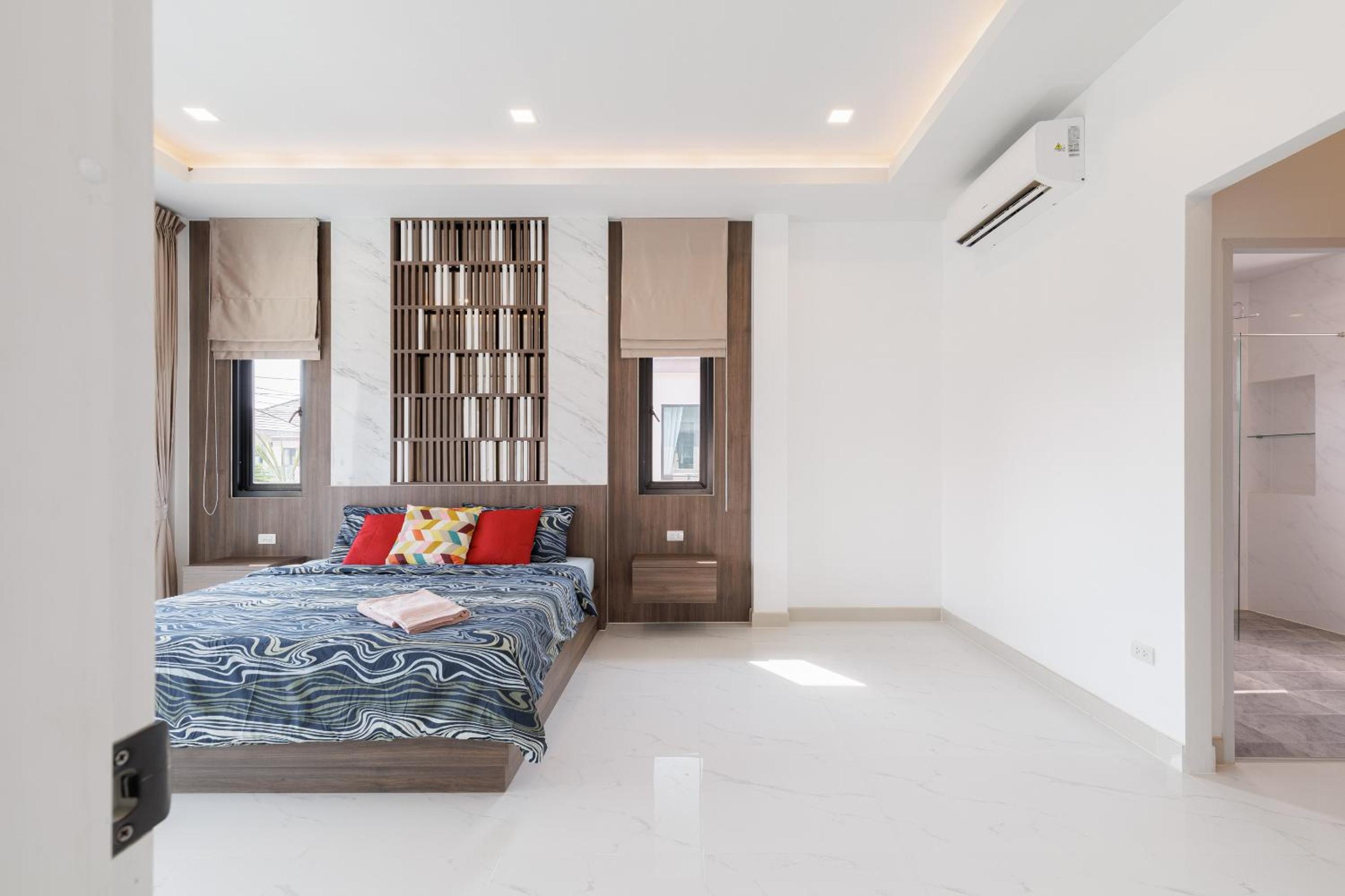 4 bedrooms, 4 bathrooms, villa with swimming pool, free Wi-Fi, party available