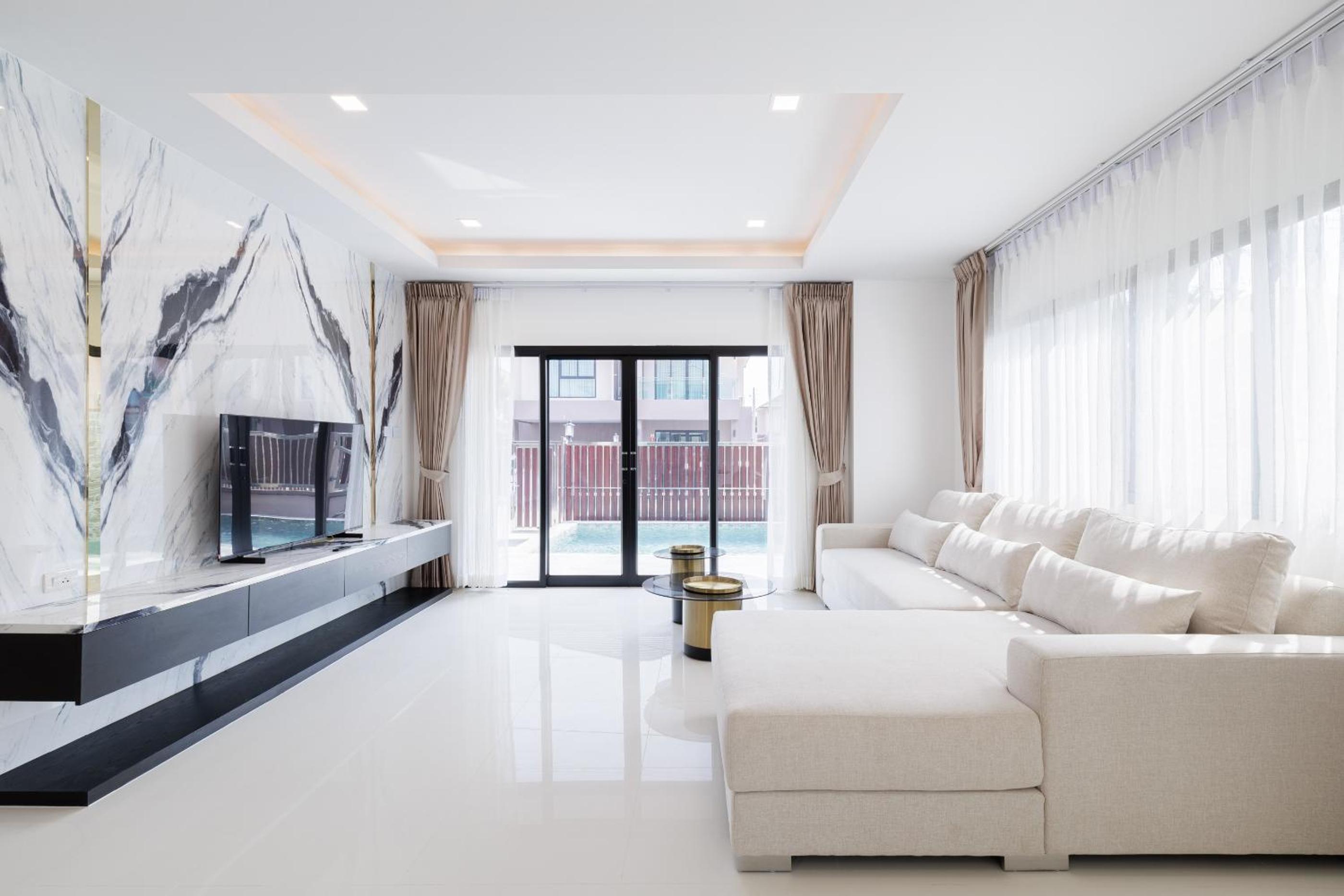 4 bedrooms, 4 bathrooms, villa with swimming pool, free Wi-Fi, party available