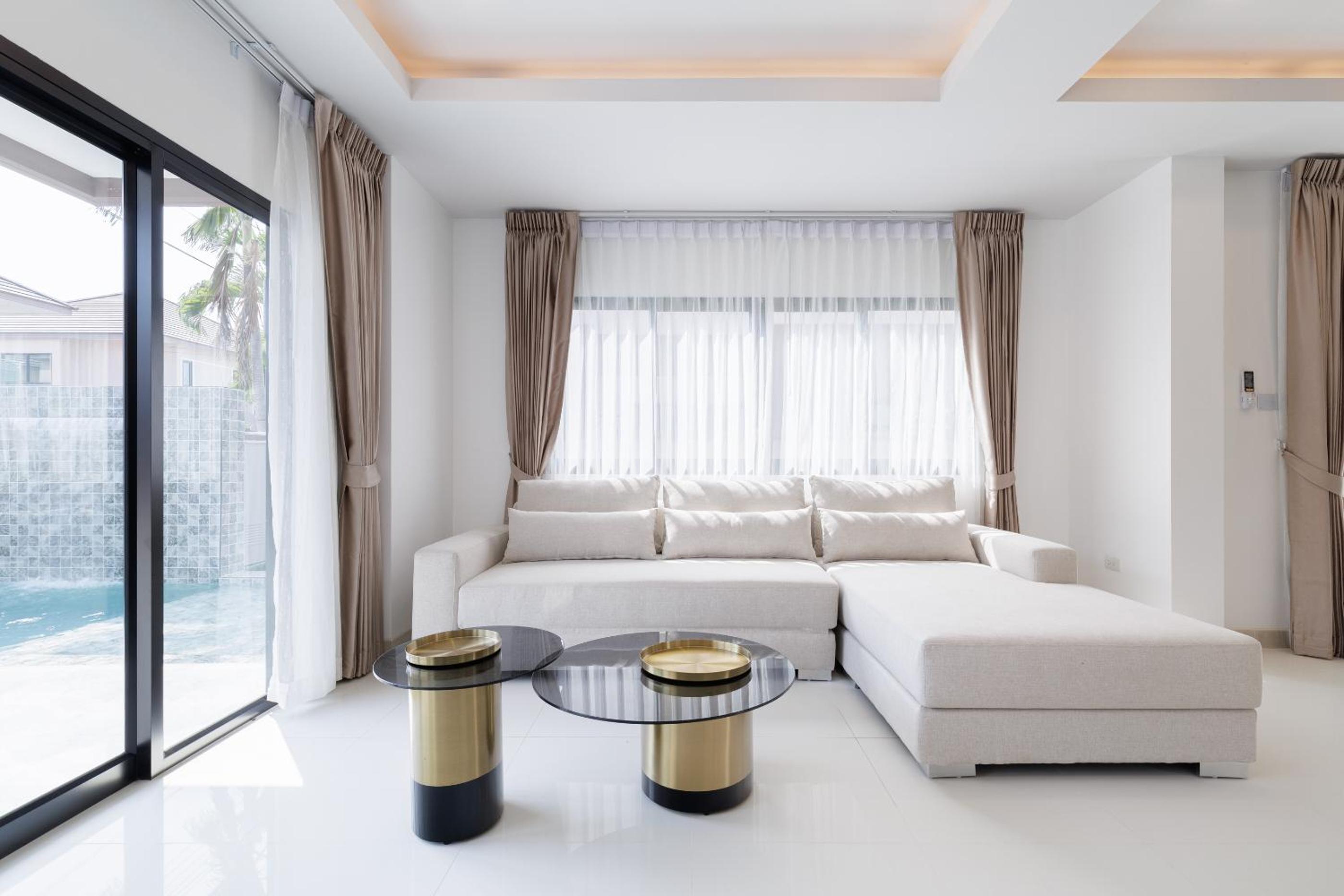 4 bedrooms, 4 bathrooms, villa with swimming pool, free Wi-Fi, party available