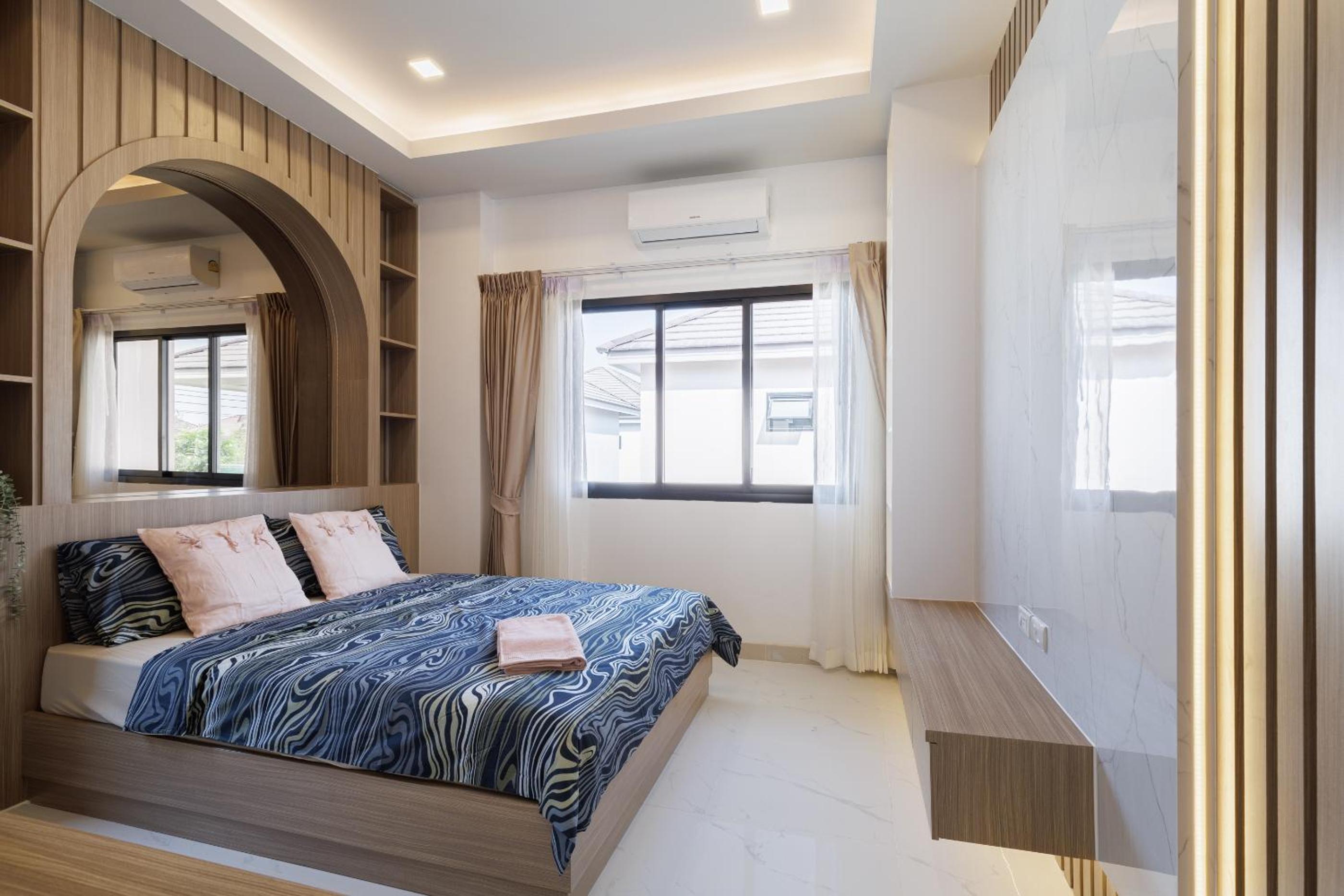 4 bedrooms, 4 bathrooms, villa with swimming pool, free Wi-Fi, party available