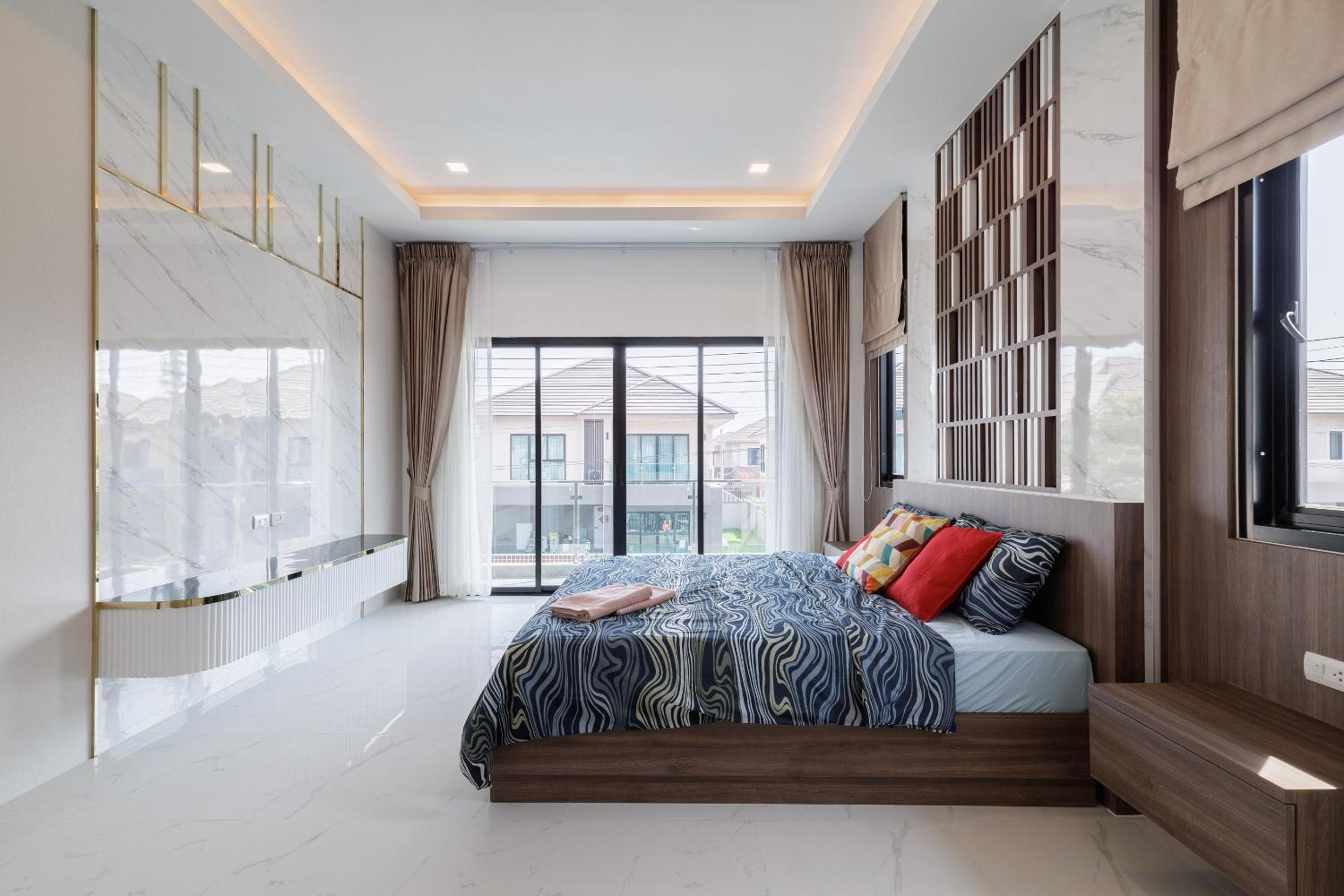 4 bedrooms, 4 bathrooms, villa with swimming pool, free Wi-Fi, party available
